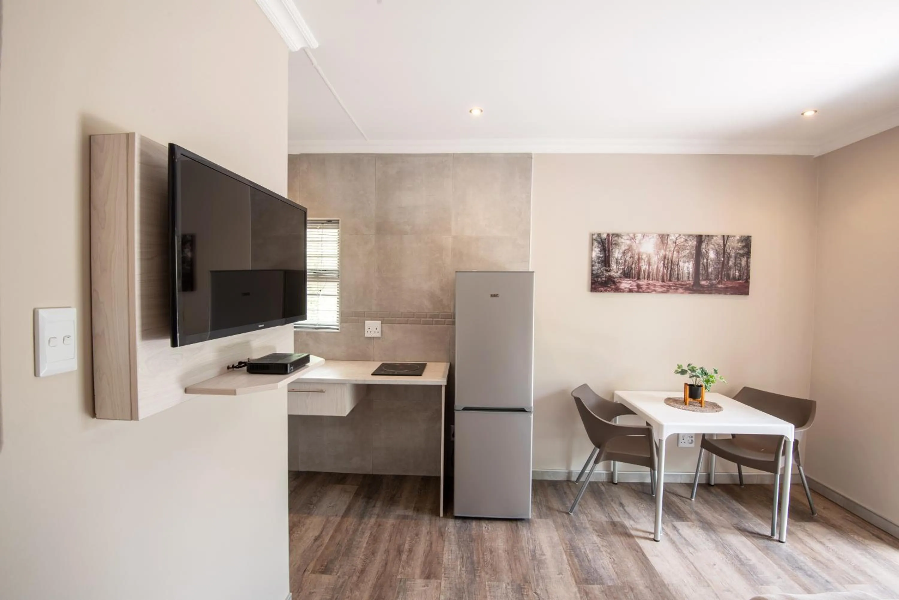 TV and multimedia in Arebbusch Travel Lodge