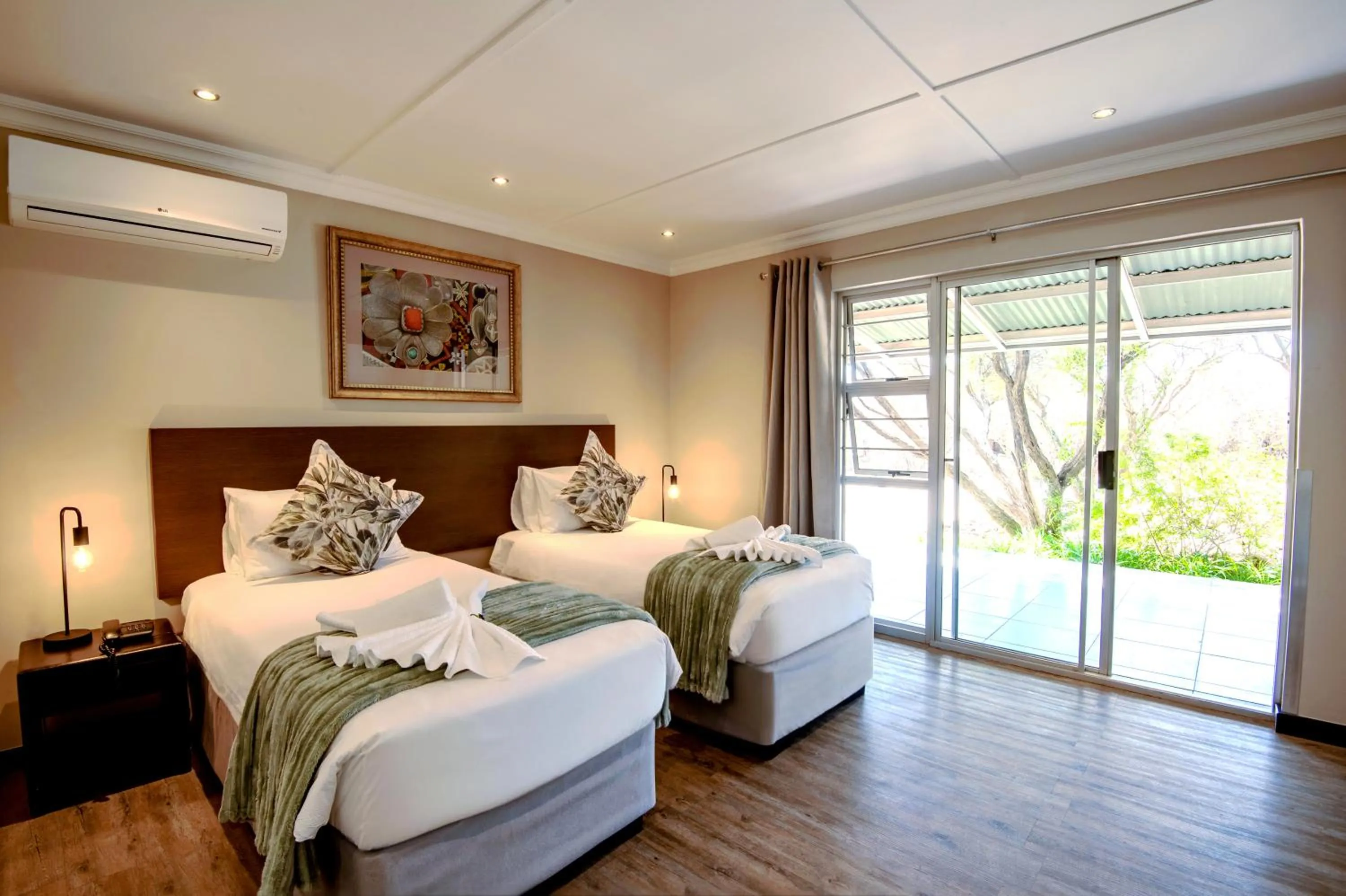 Bed in Arebbusch Travel Lodge