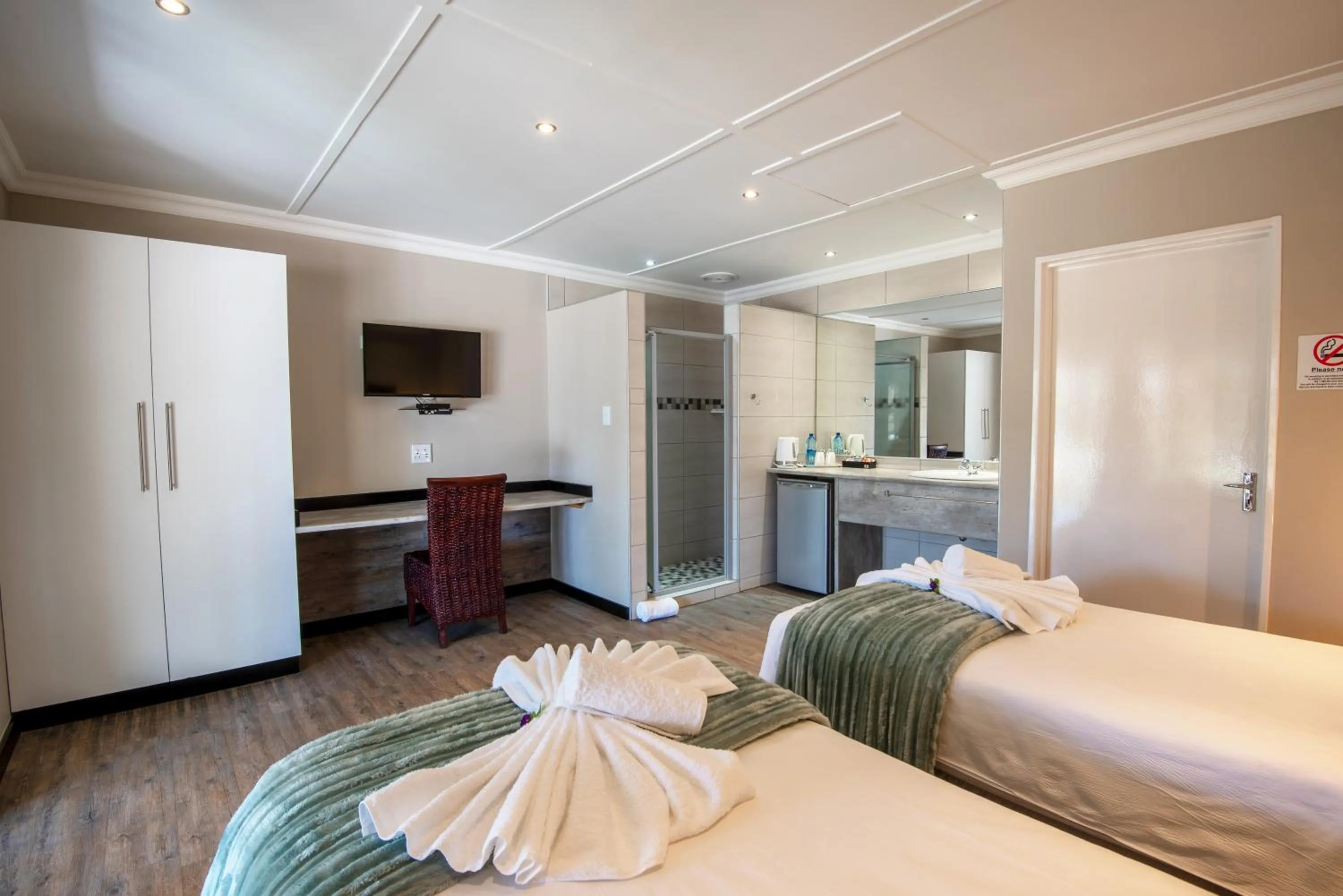 Bedroom, Bed in Arebbusch Travel Lodge