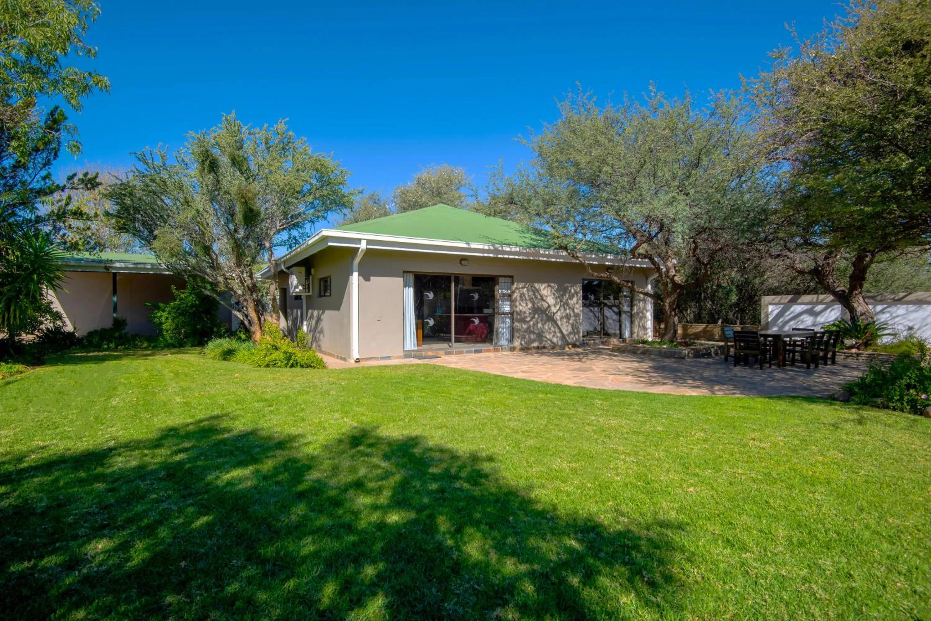 Garden in Arebbusch Travel Lodge