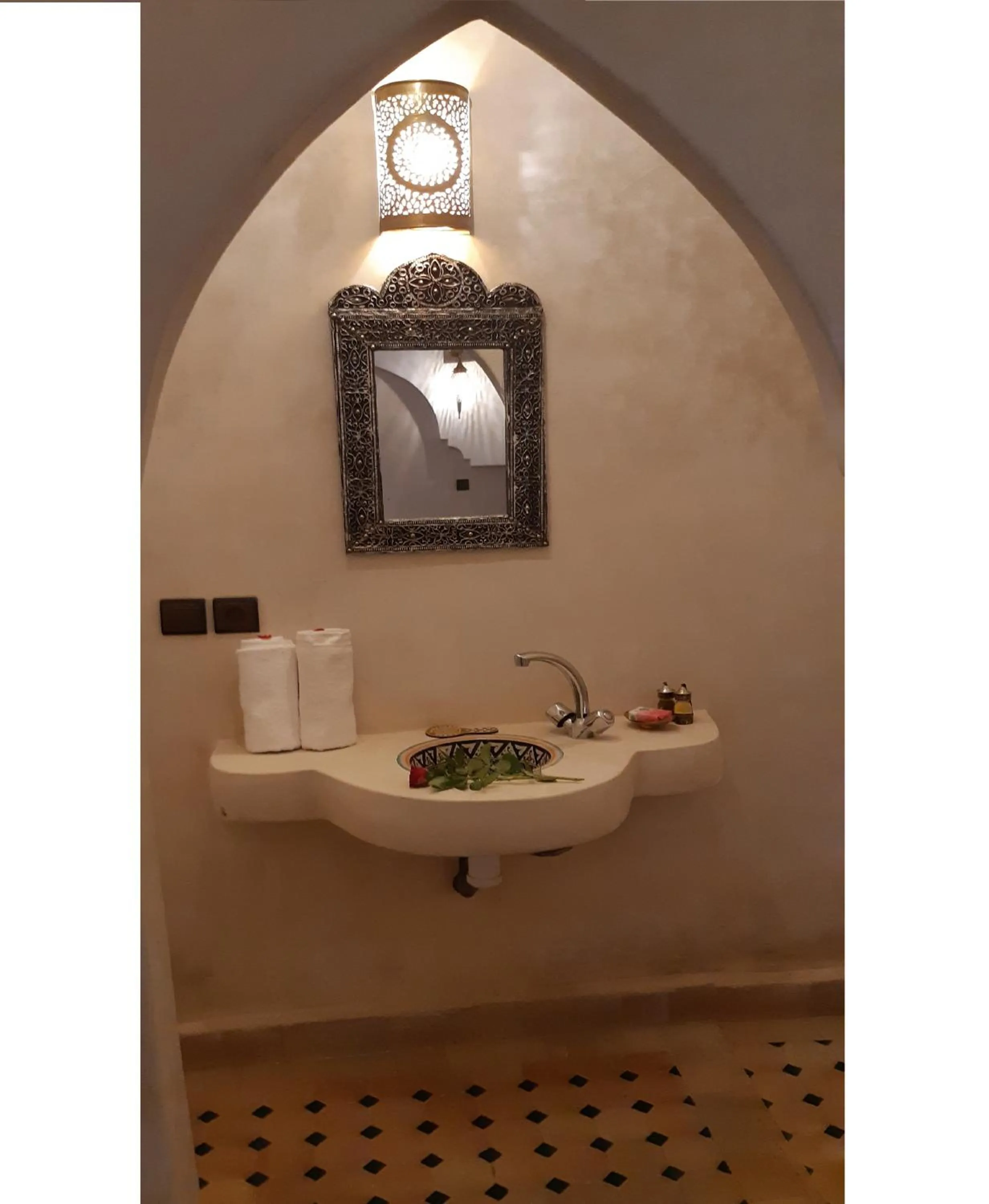 Shower in Riad Simon