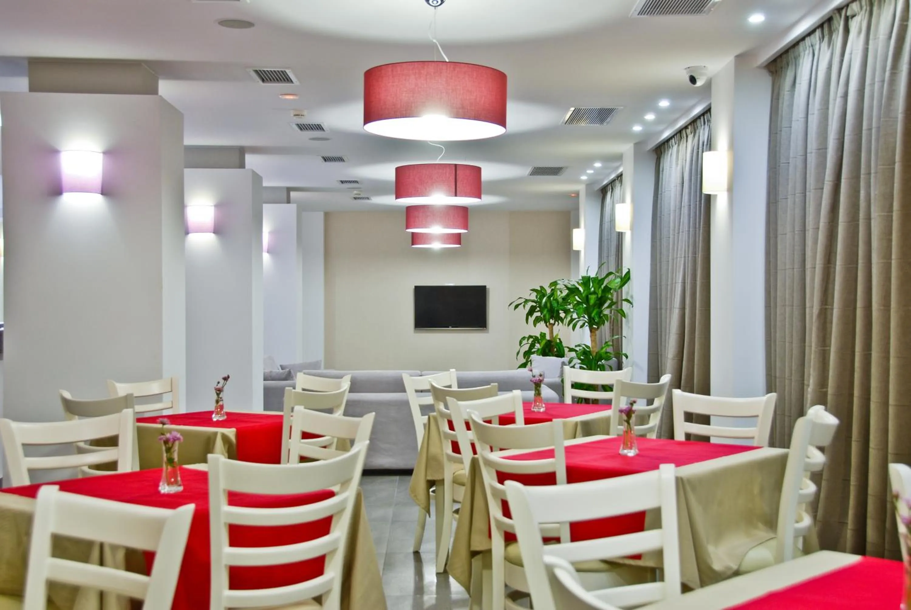 Restaurant/places to eat in Xenia Hotel