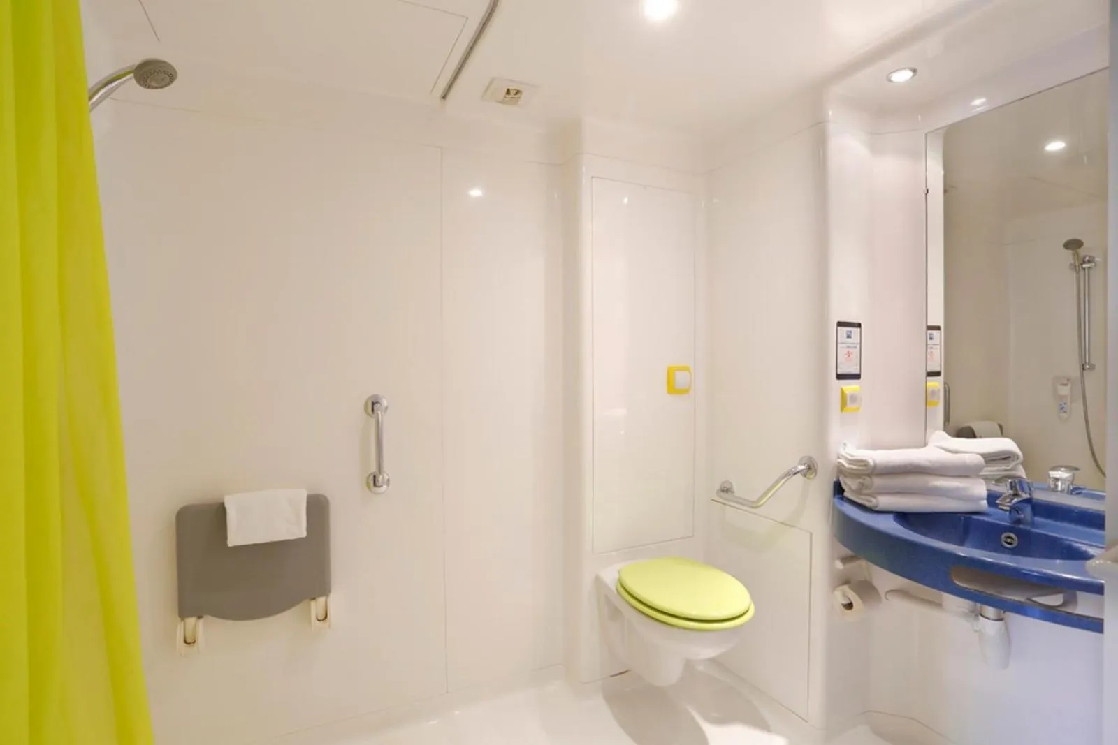 Bathroom in First Inn Hotel