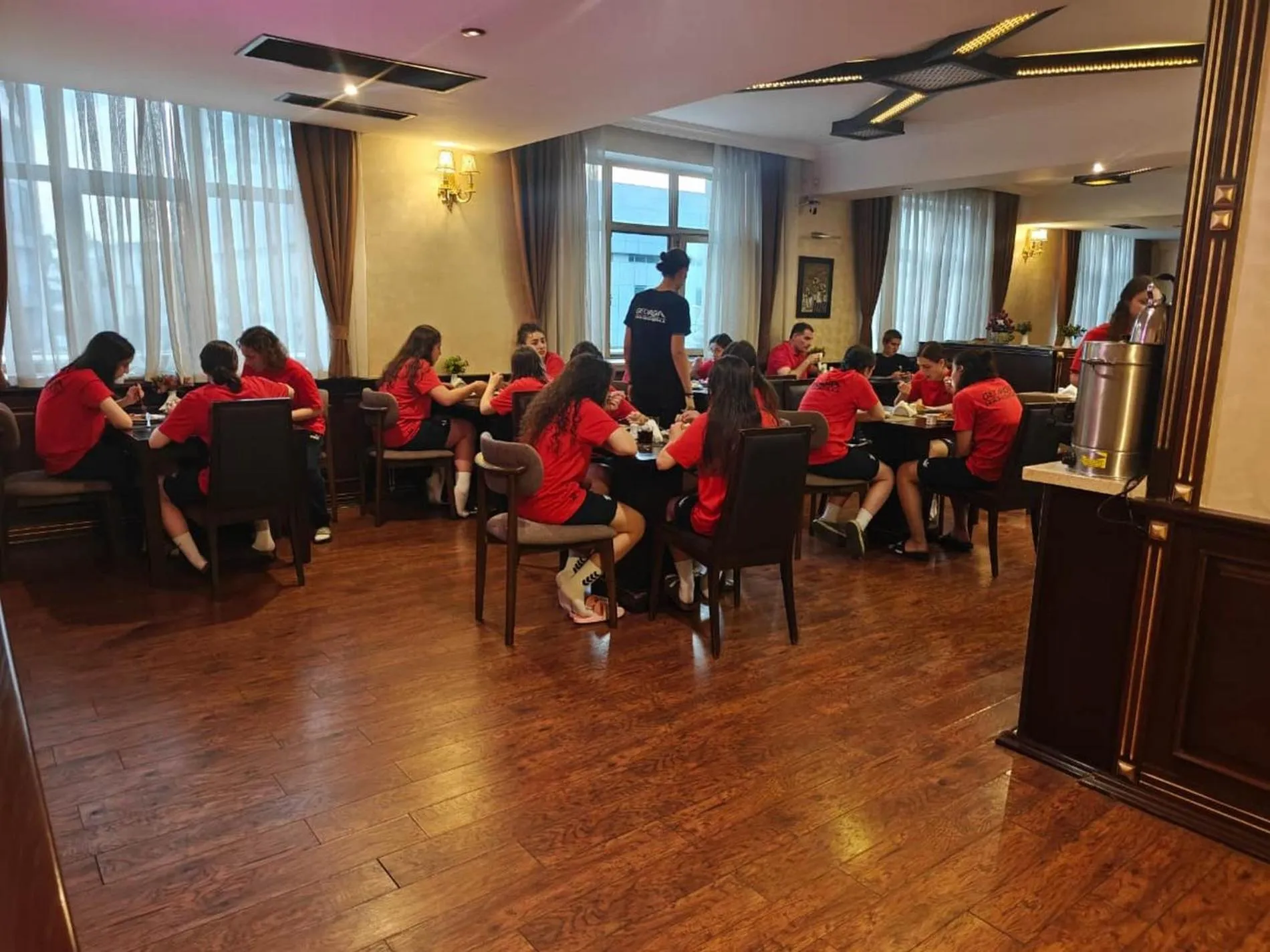 Restaurant/places to eat in Smith Hotel