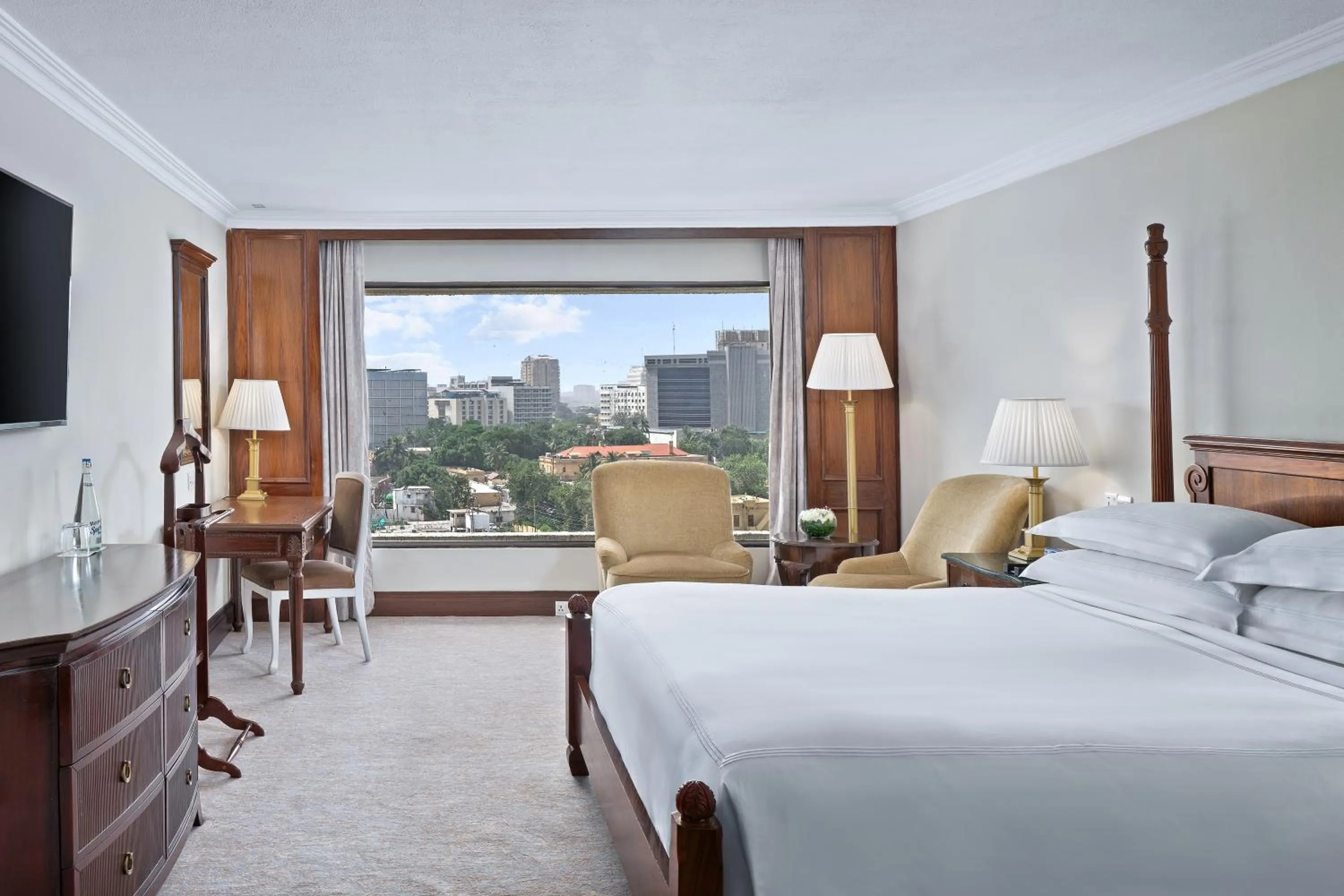 Bed in Karachi Marriott Hotel