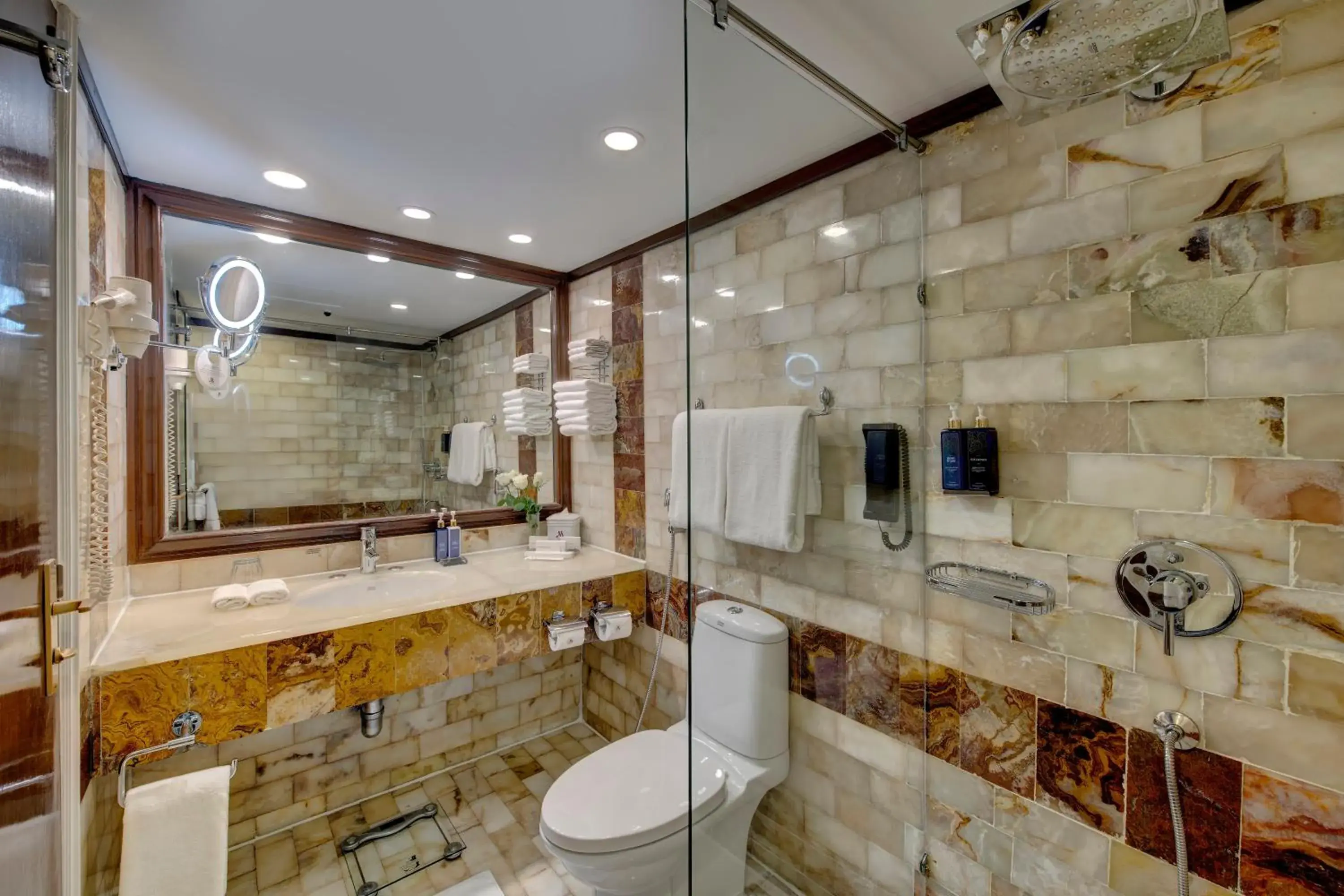 Deluxe King, Guest room, 1 King - single occupancy in Karachi Marriott Hotel Deluxe King, Guest room, 1 King - single occupancy in Karachi Marriott Hotel