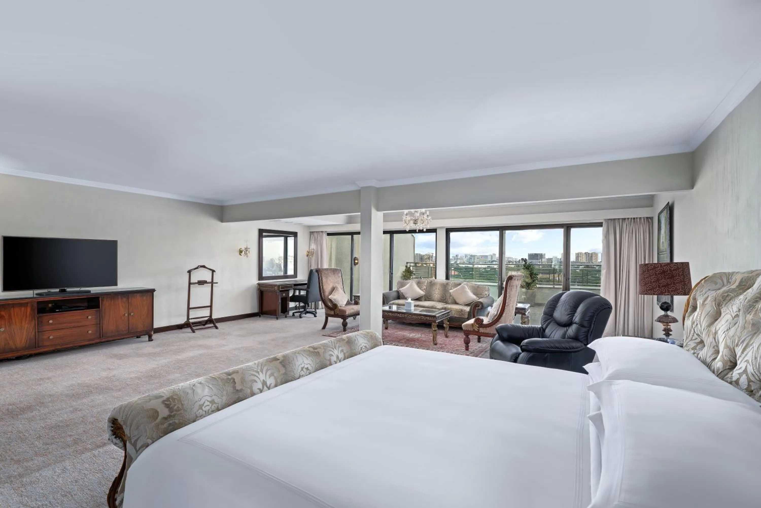 Bed in Karachi Marriott Hotel