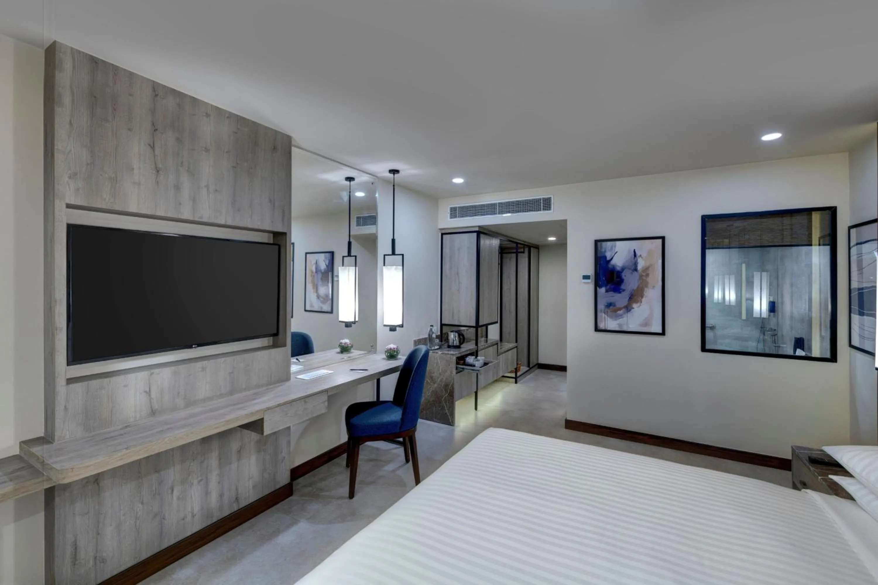 Lounge or bar, Bed in Karachi Marriott Hotel