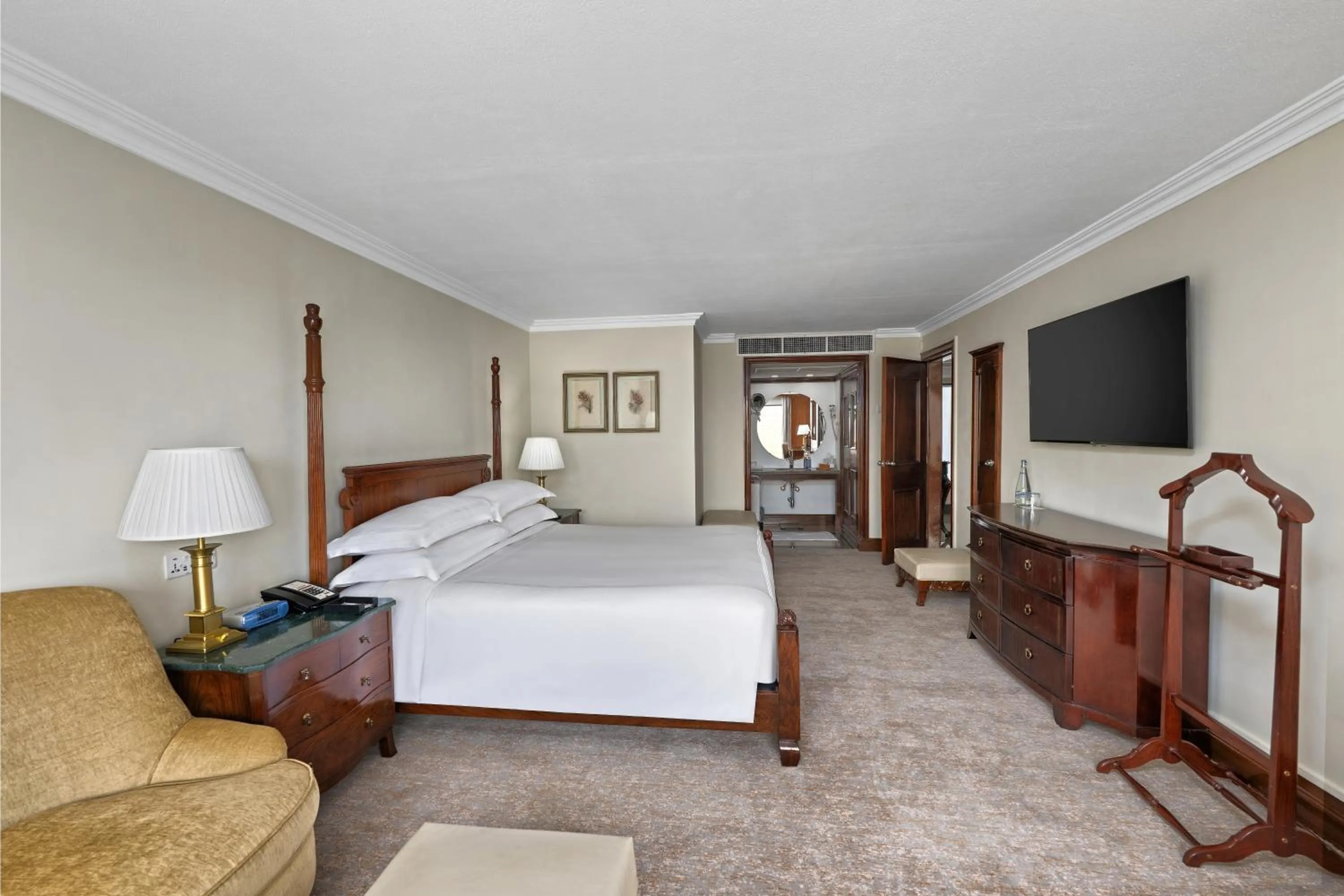 Bed in Karachi Marriott Hotel