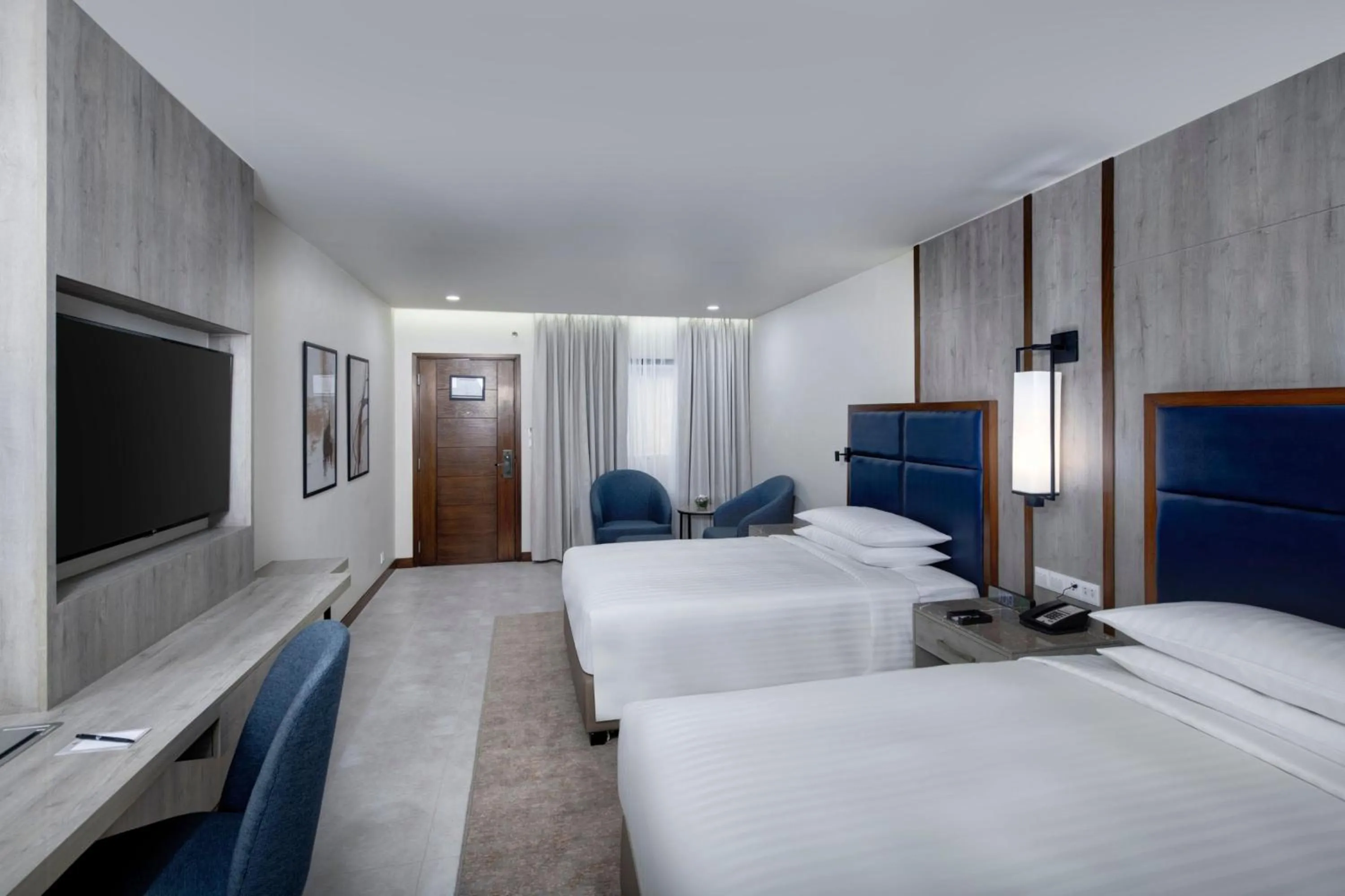 Lounge or bar, Bed in Karachi Marriott Hotel