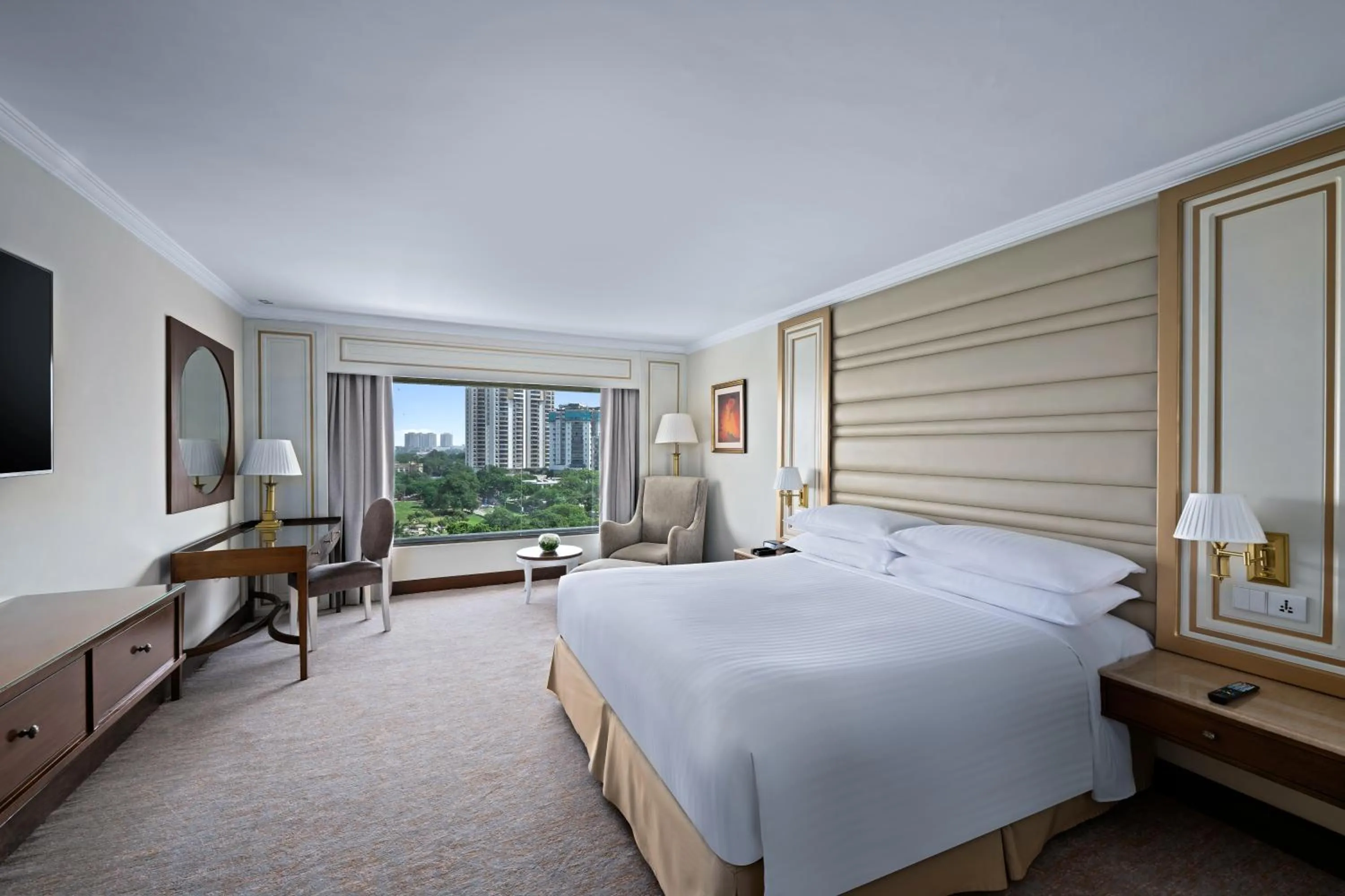 Bed in Karachi Marriott Hotel