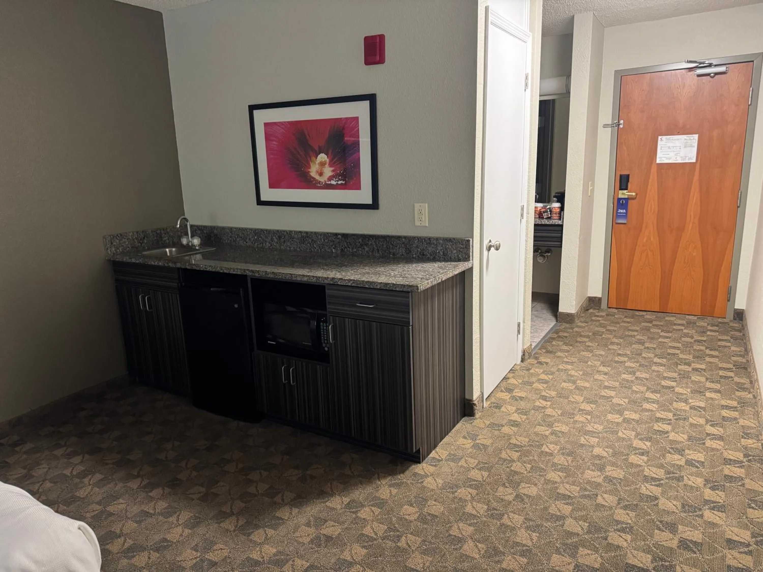 Bedroom in Comfort Inn Huntington near University area