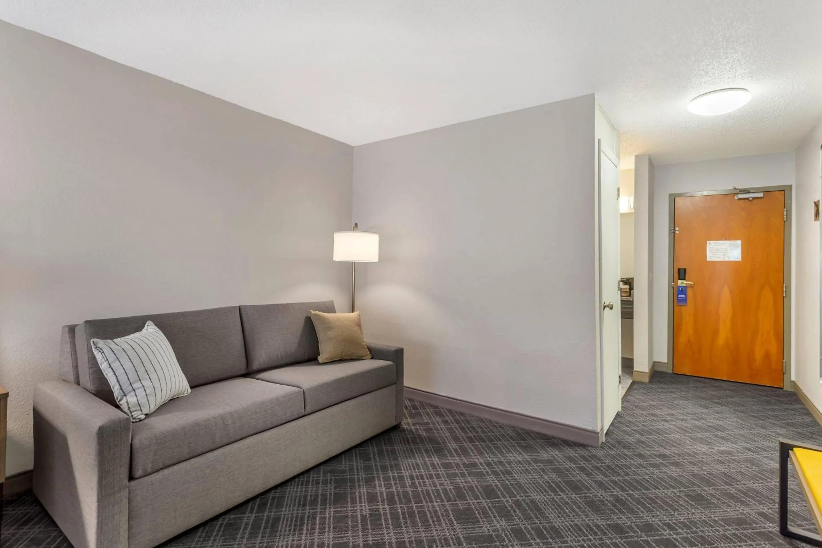 Bedroom in Comfort Inn Huntington near University area