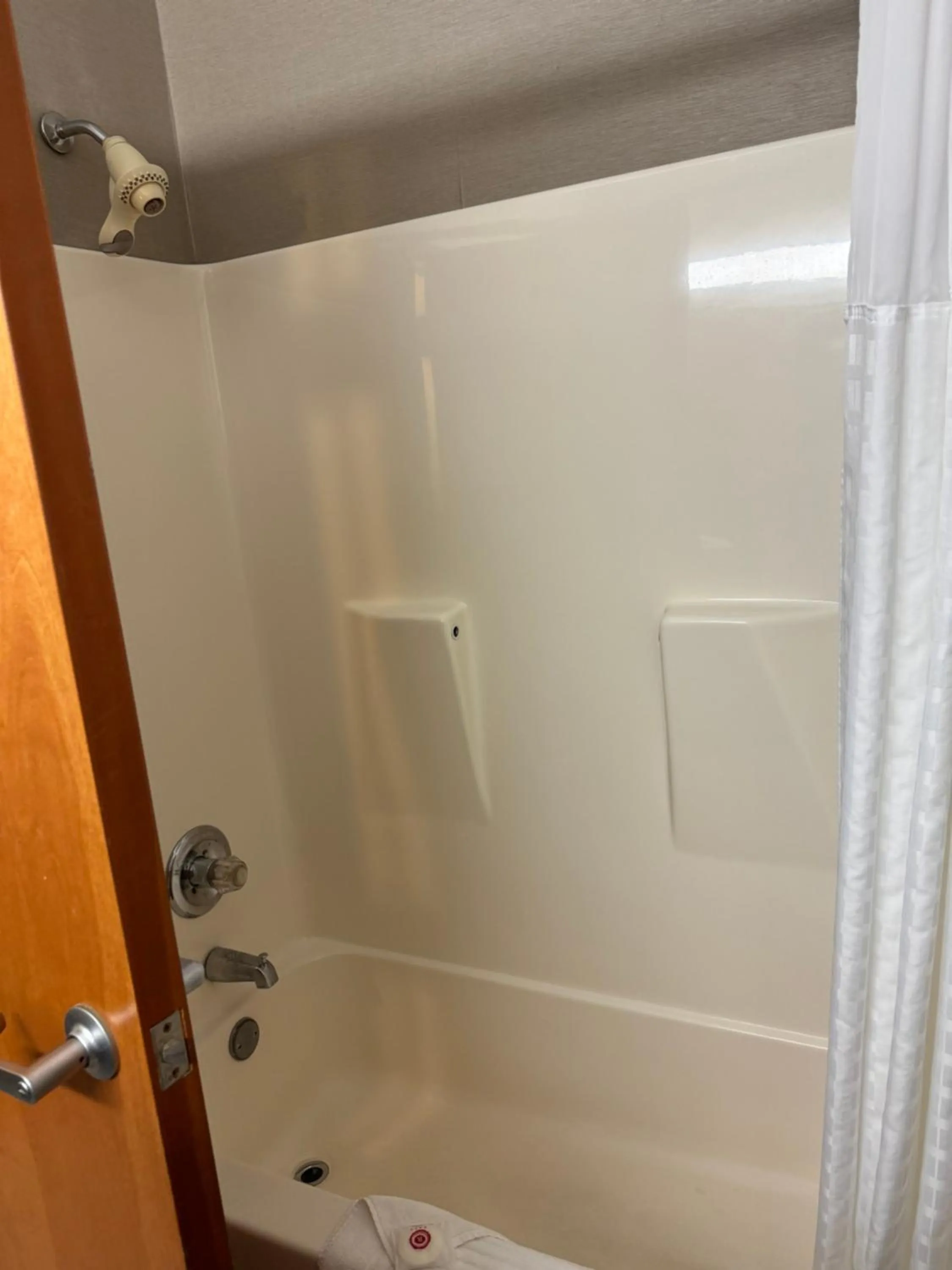 Shower in Comfort Inn Huntington near University area