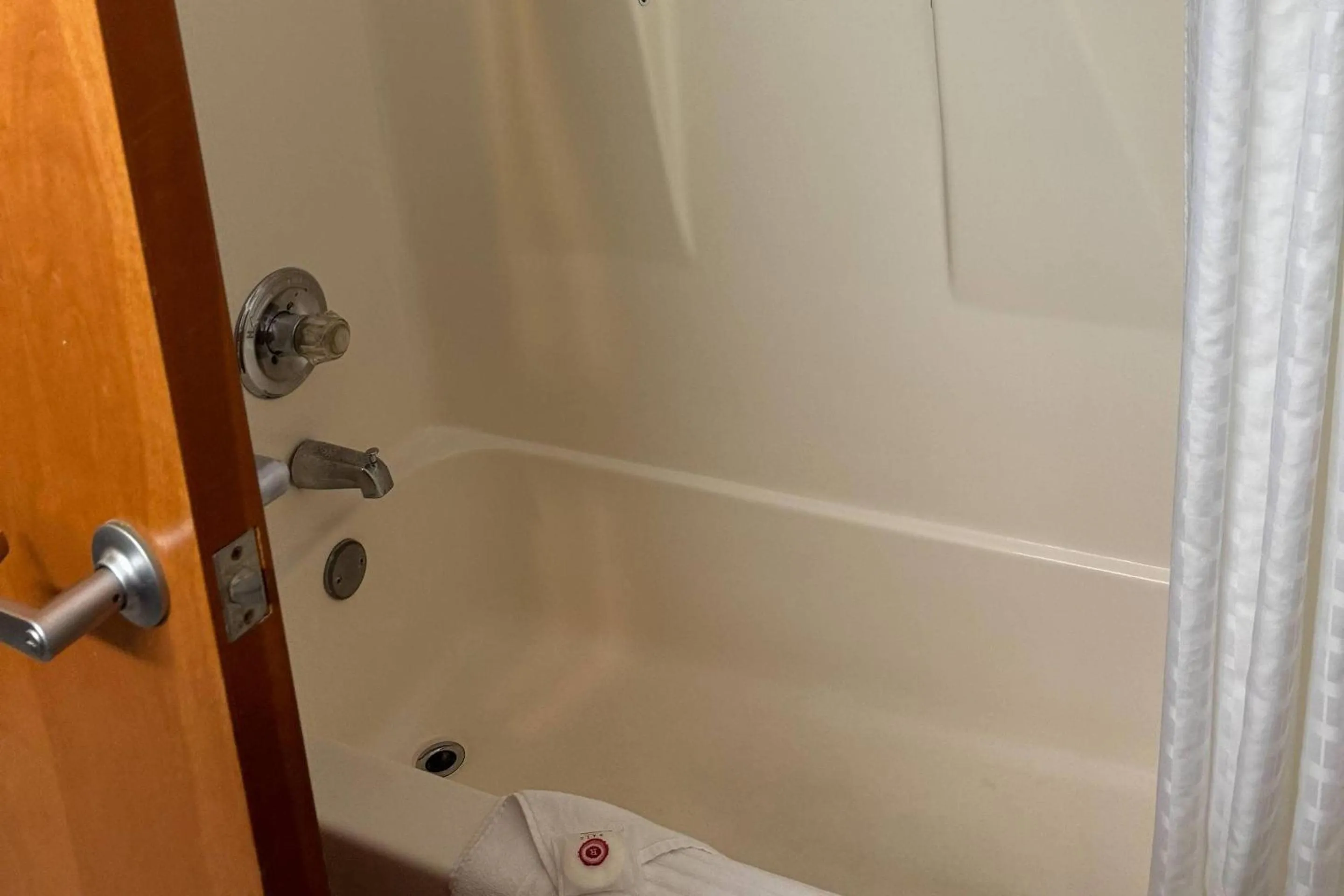 Bedroom in Comfort Inn Huntington near University area