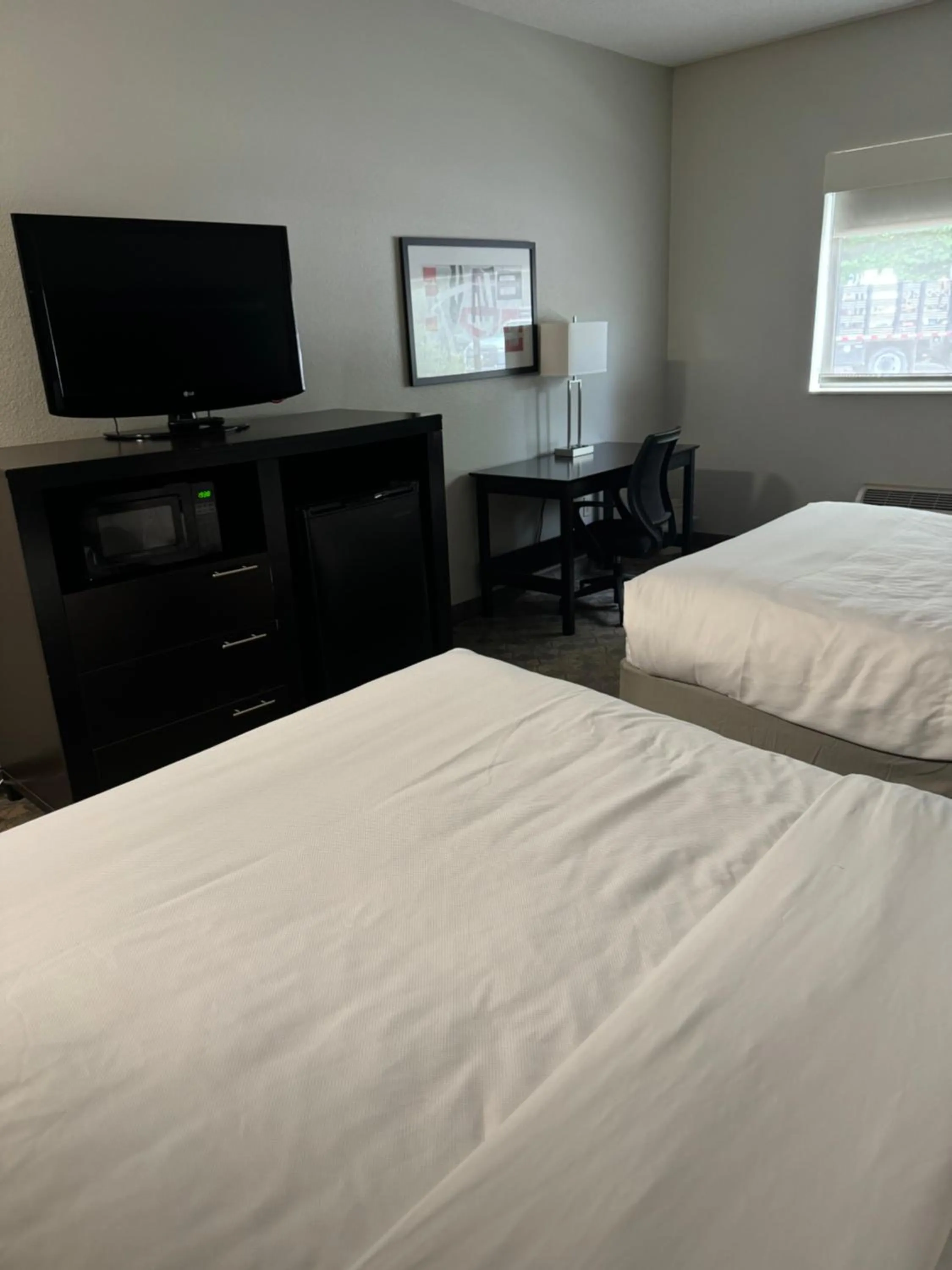 Bed in Comfort Inn Huntington near University area