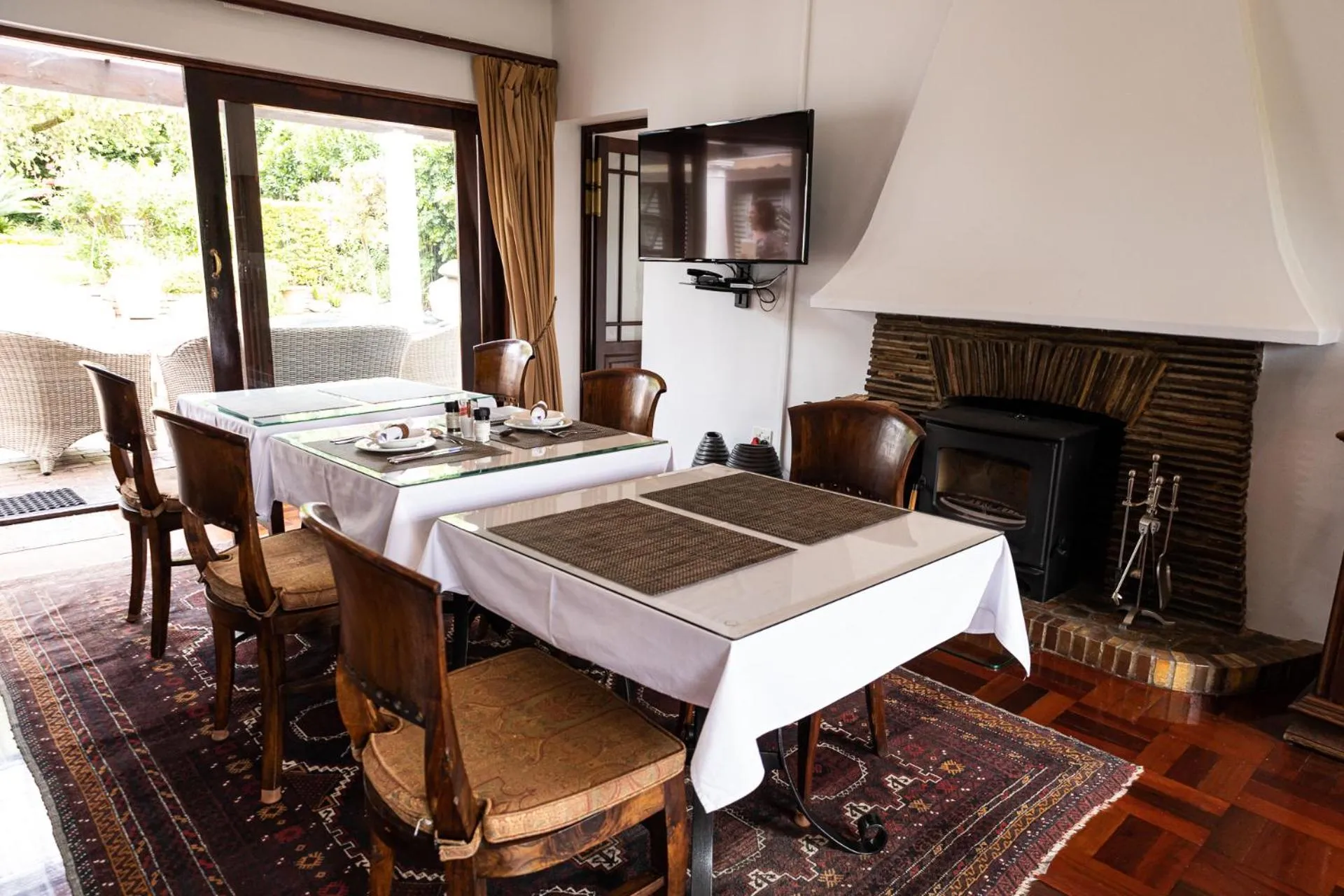 Breakfast in Cape Village Lodge