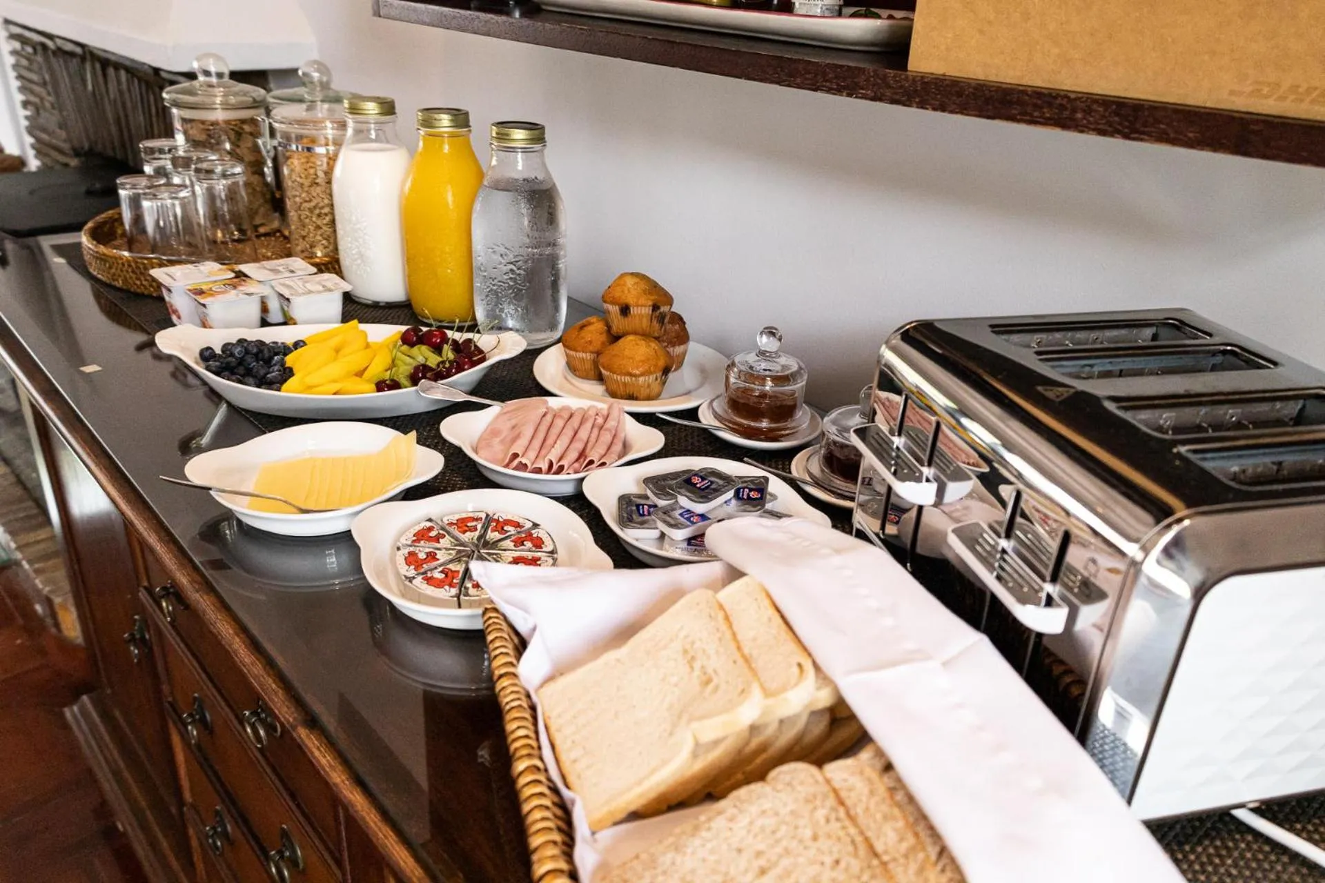 Breakfast in Cape Village Lodge