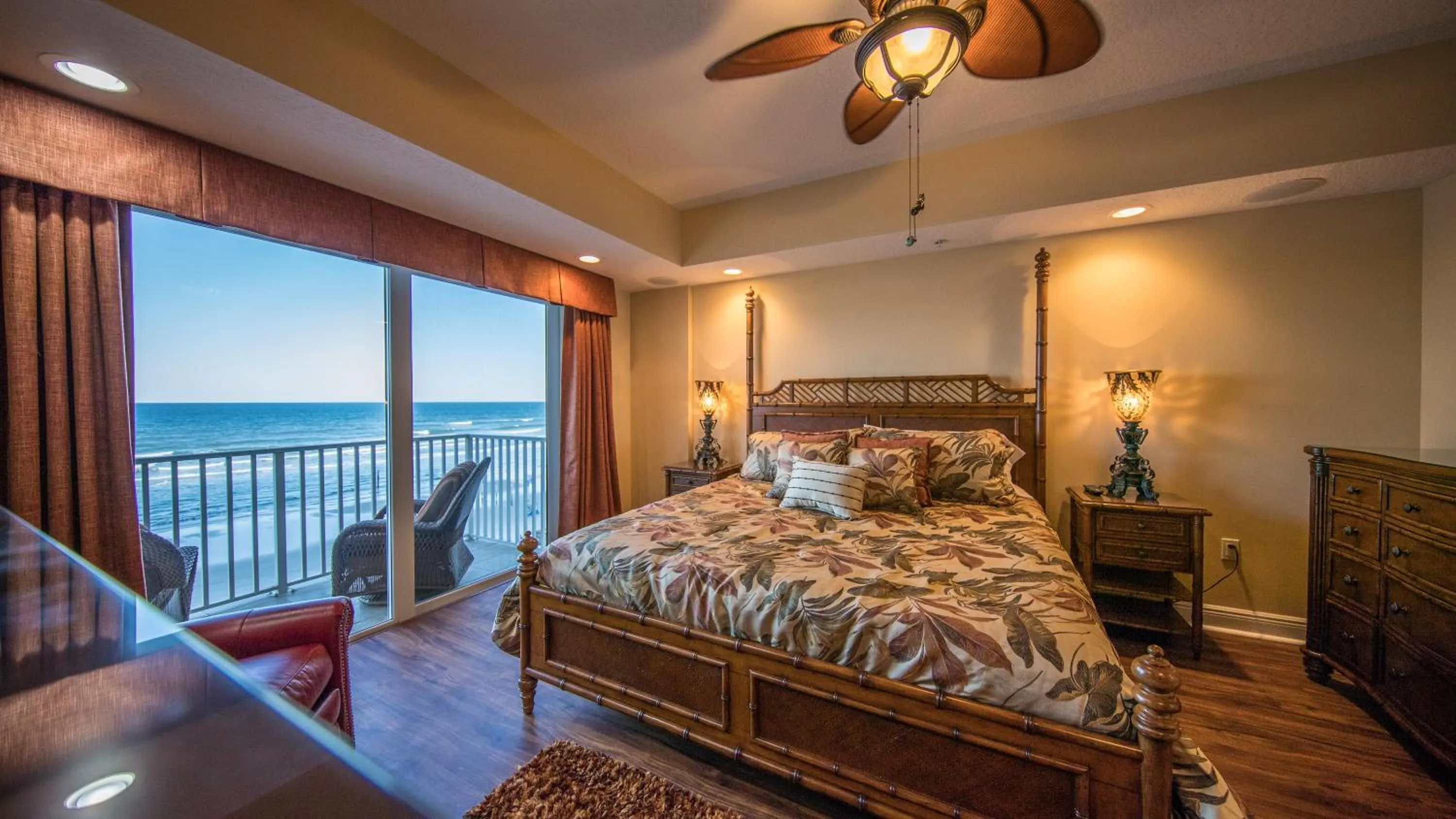 Shower, Bed in Family Friendly - Direct Oceanfront Sanibel 303