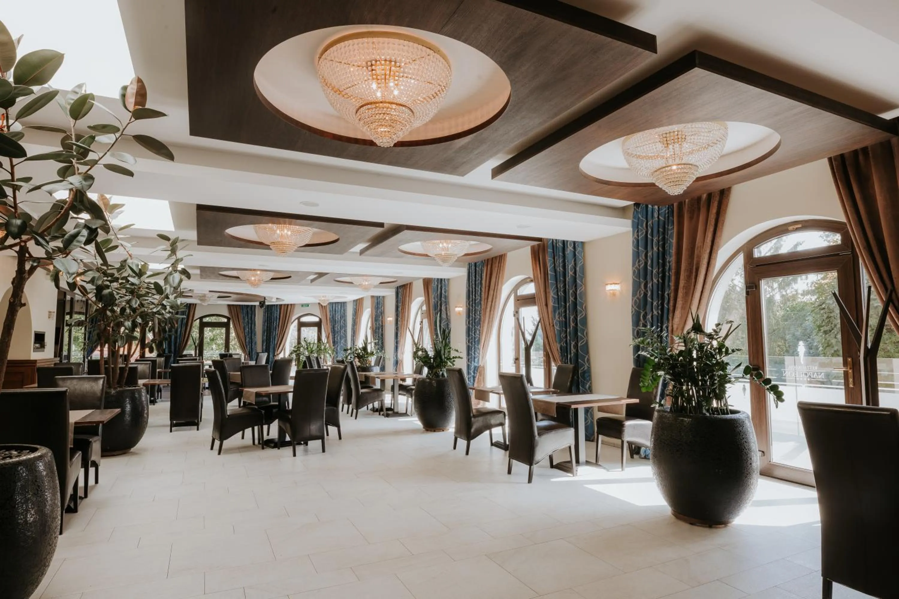 Restaurant/places to eat in Hotel Bonaparte