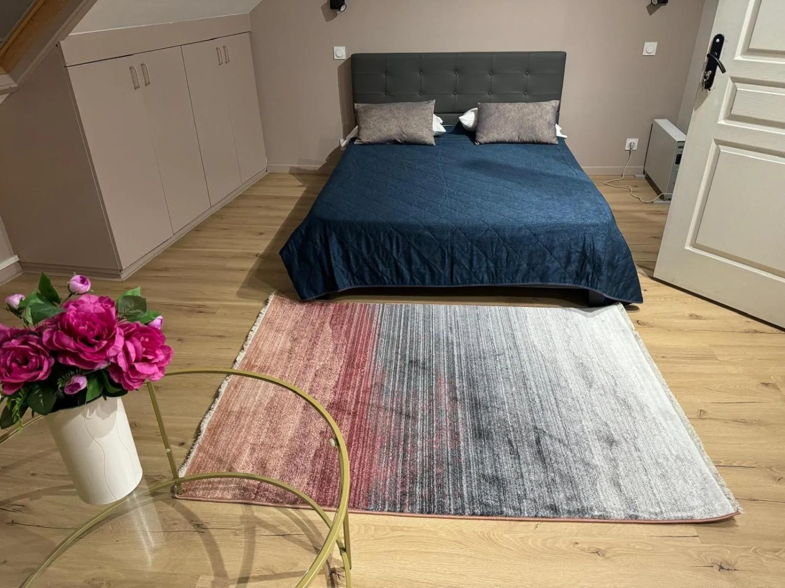 Bedroom, Bed in Les Reflets Jaunes