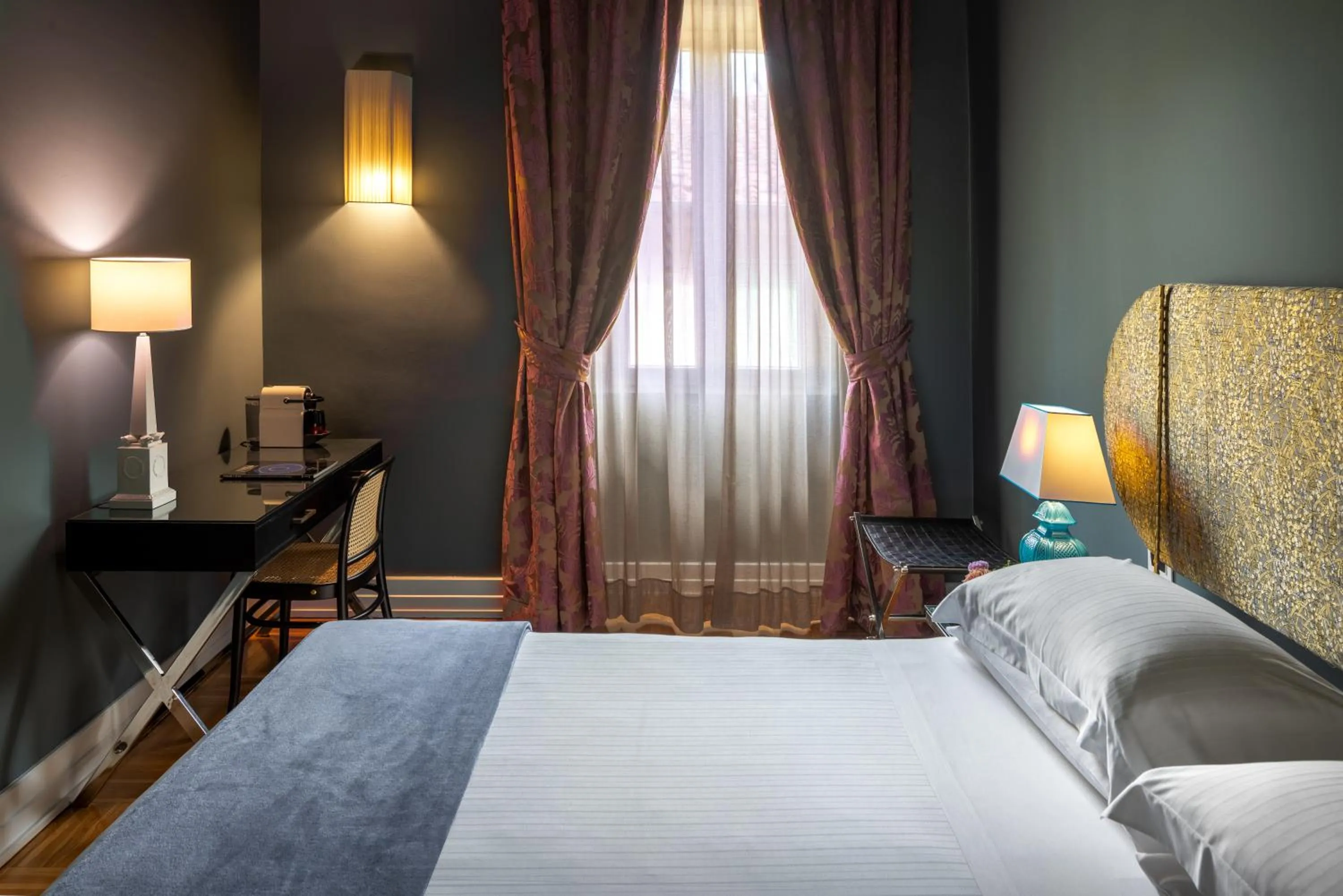 Bedroom, Bed in Hotel Number Nine