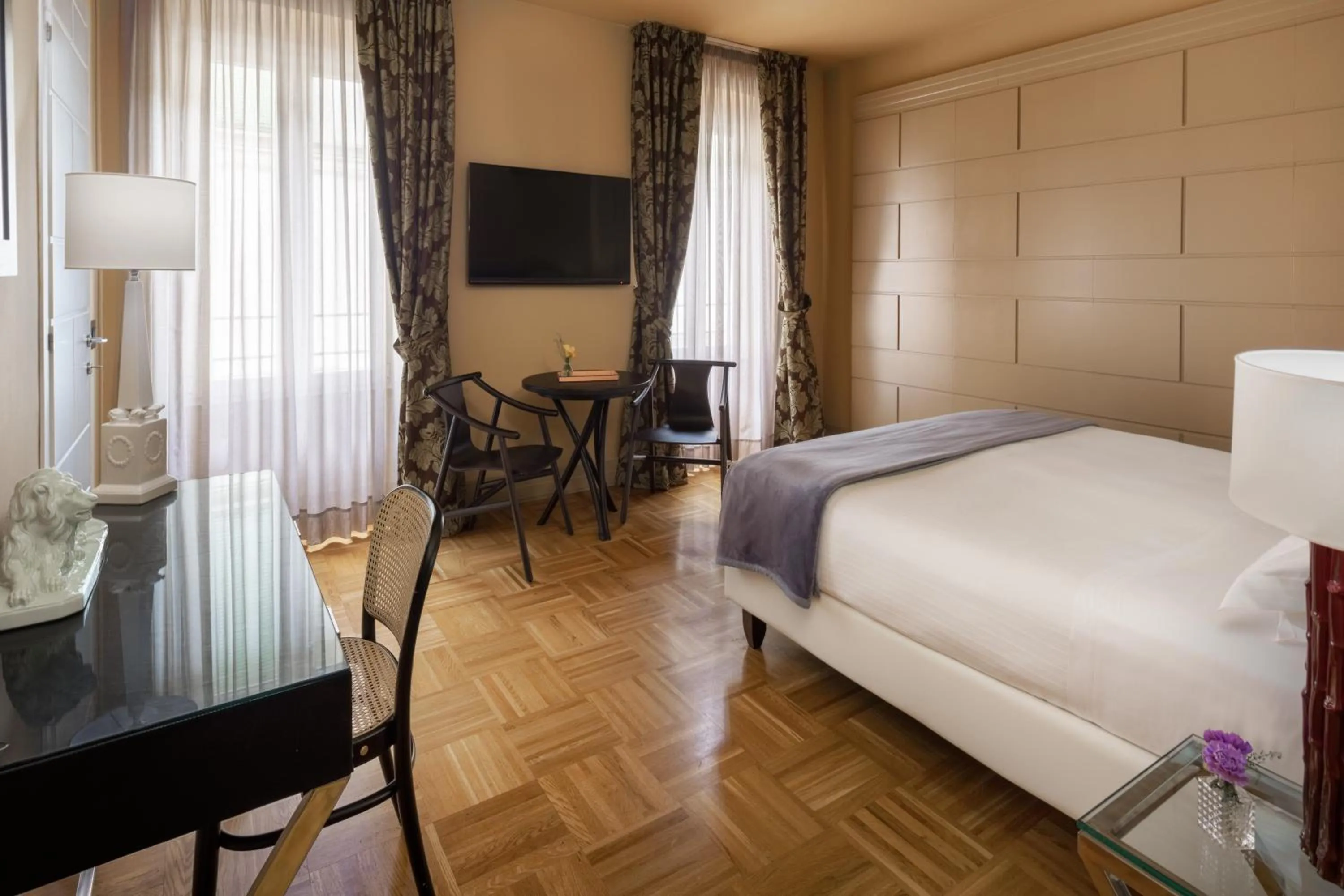 Bedroom, Bed in Hotel Number Nine