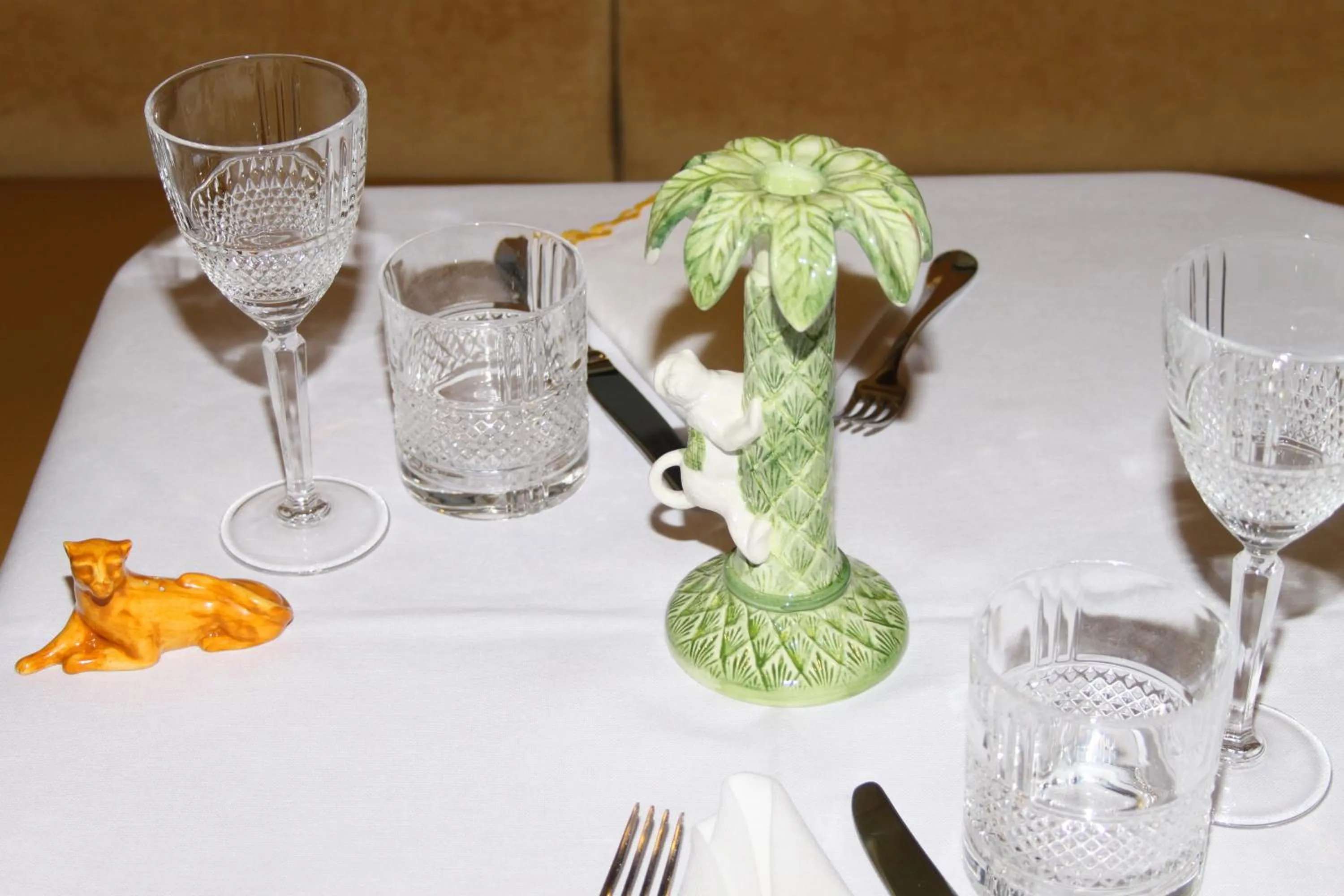 Restaurant/places to eat in Hotel Number Nine