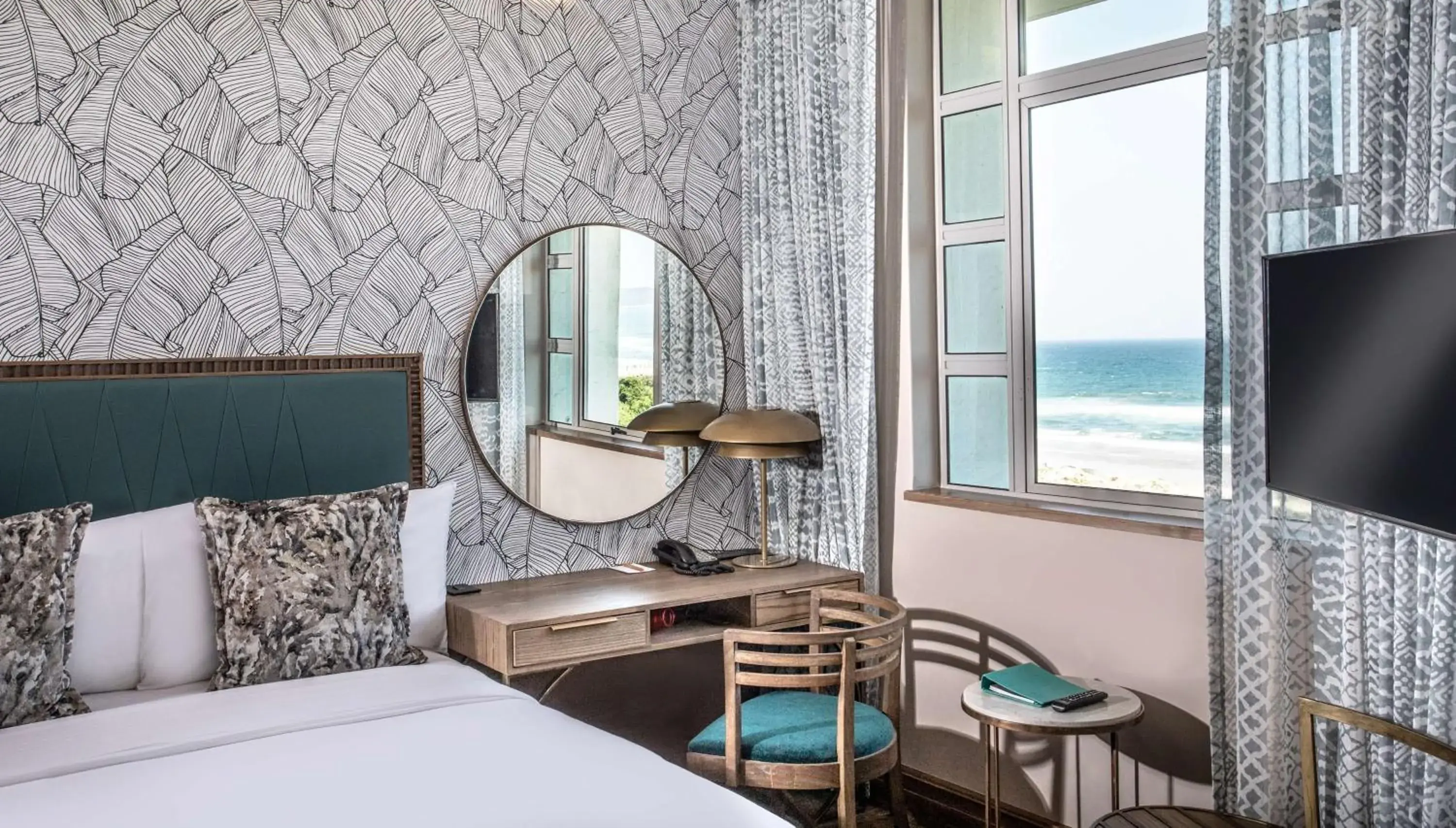 Standard Room pool Facing Non-smoking in Suncoast Hotel & Towers Standard Room pool Facing Non-smoking in Suncoast Hotel & Towers