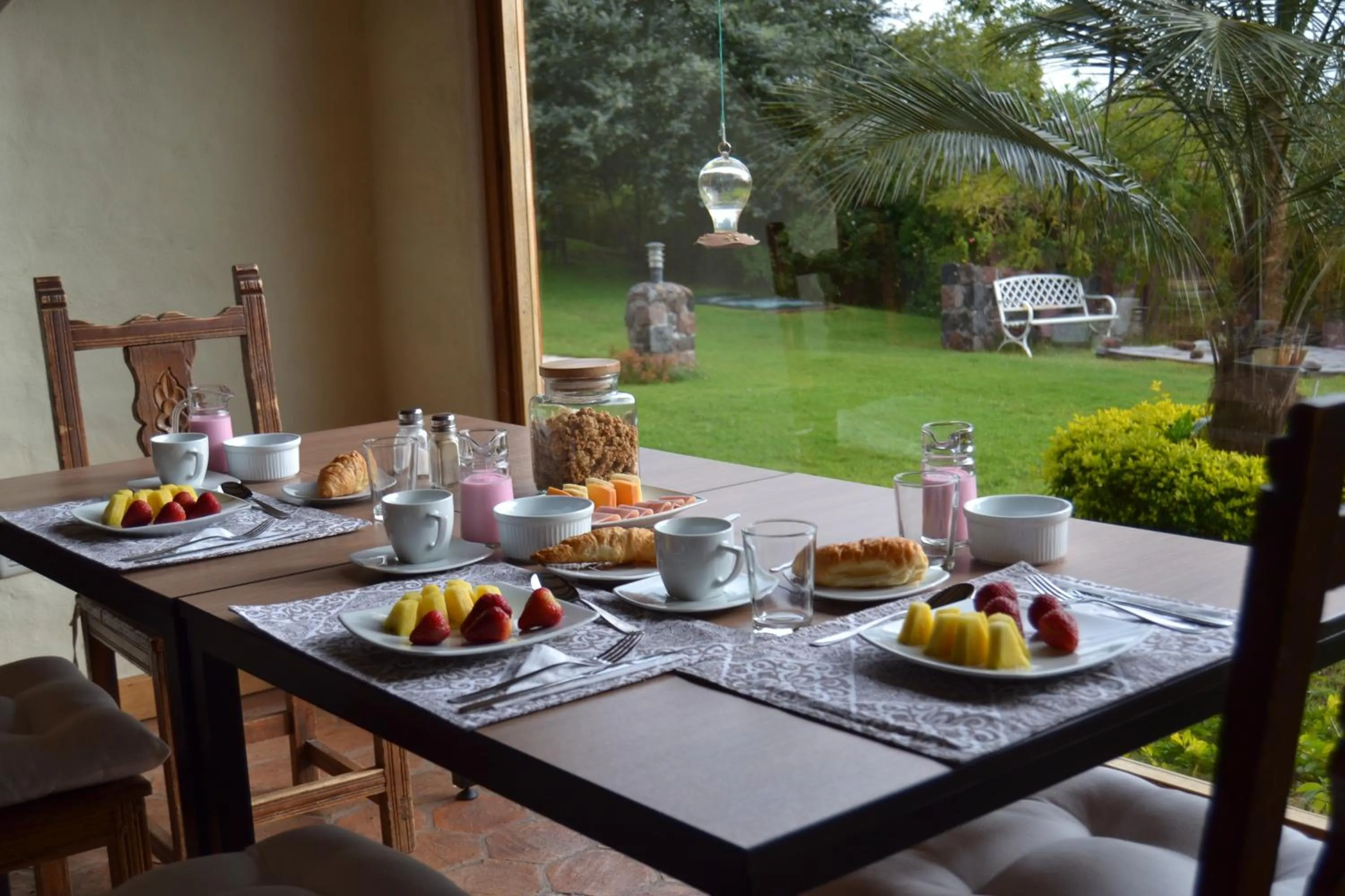 Breakfast in Ilatoa Lodge