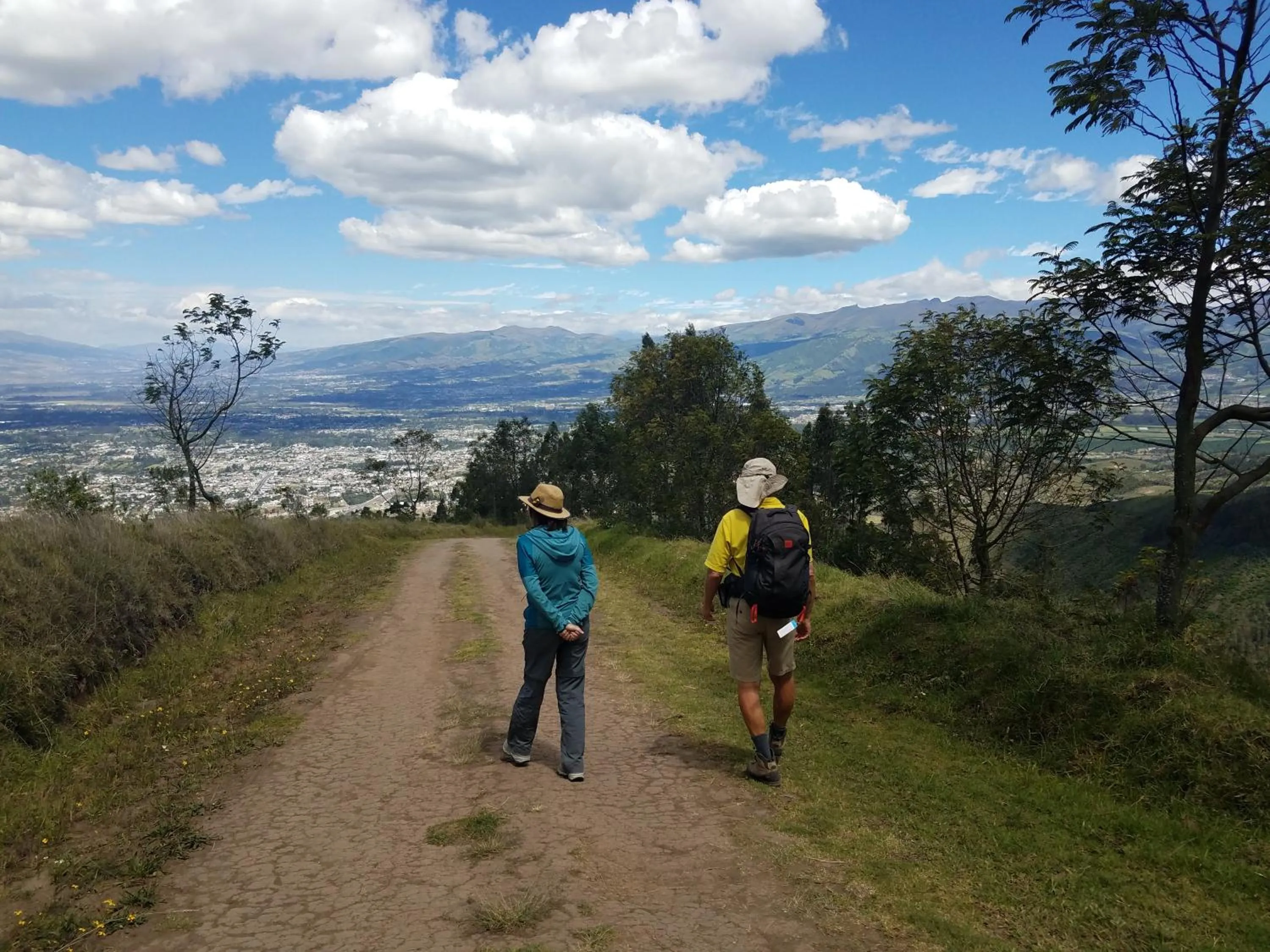 Hiking in Ilatoa Lodge