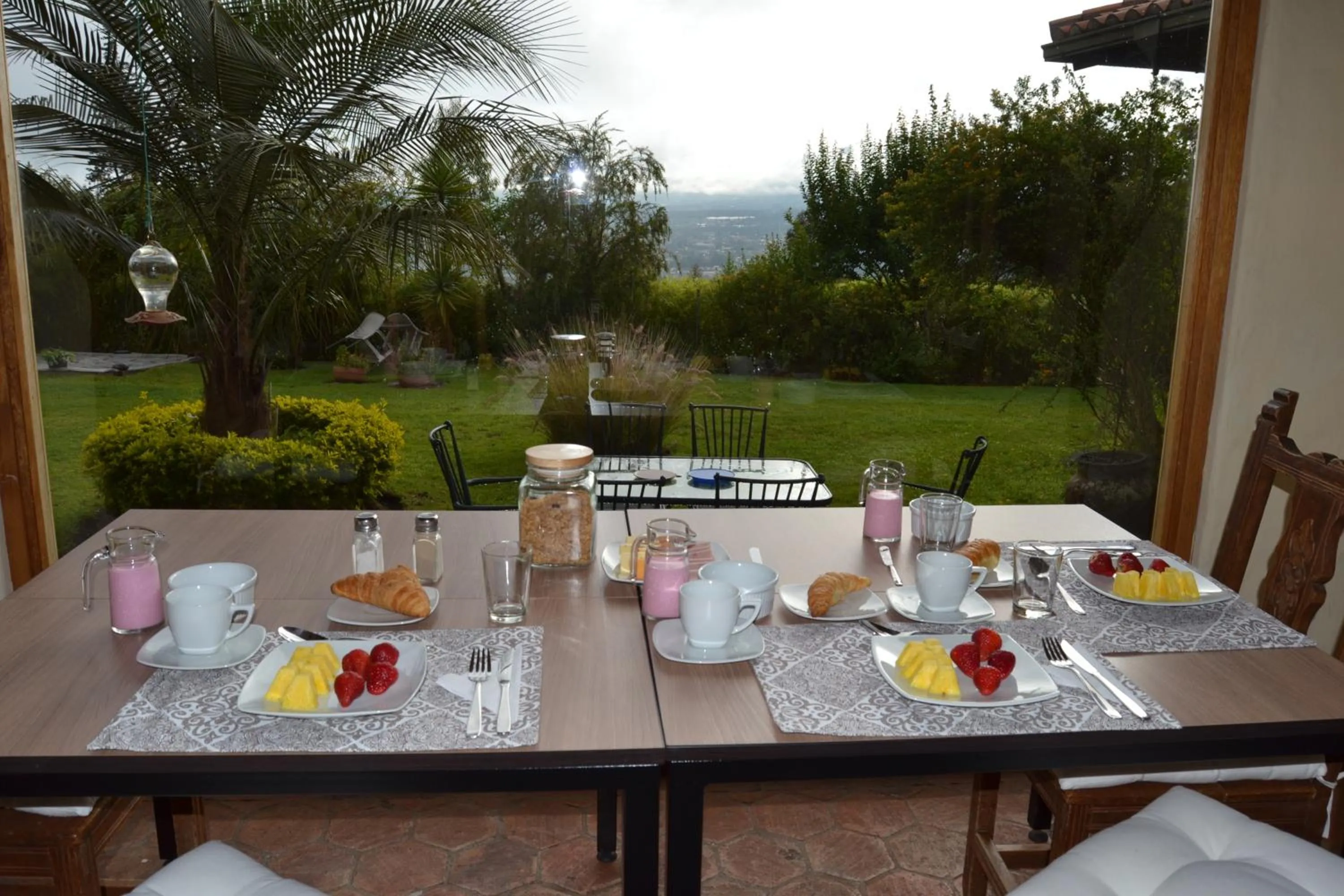 Breakfast in Ilatoa Lodge