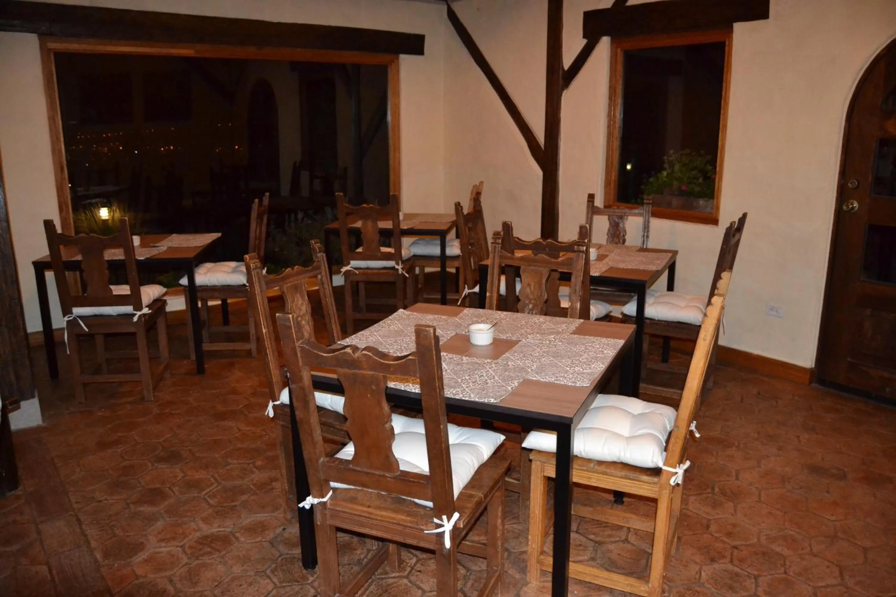 Restaurant/places to eat in Ilatoa Lodge