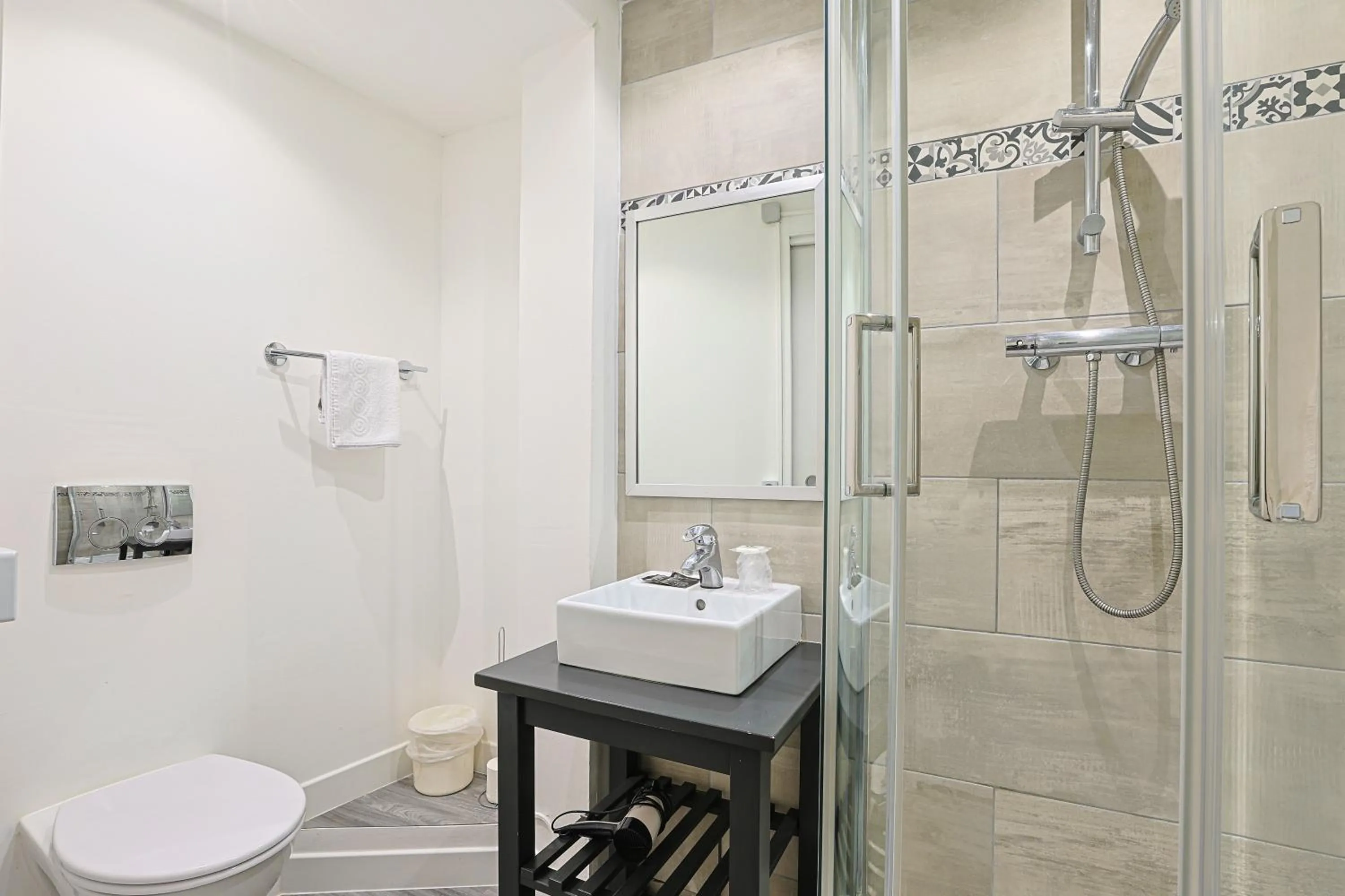 Shower in Hôtel François d'O