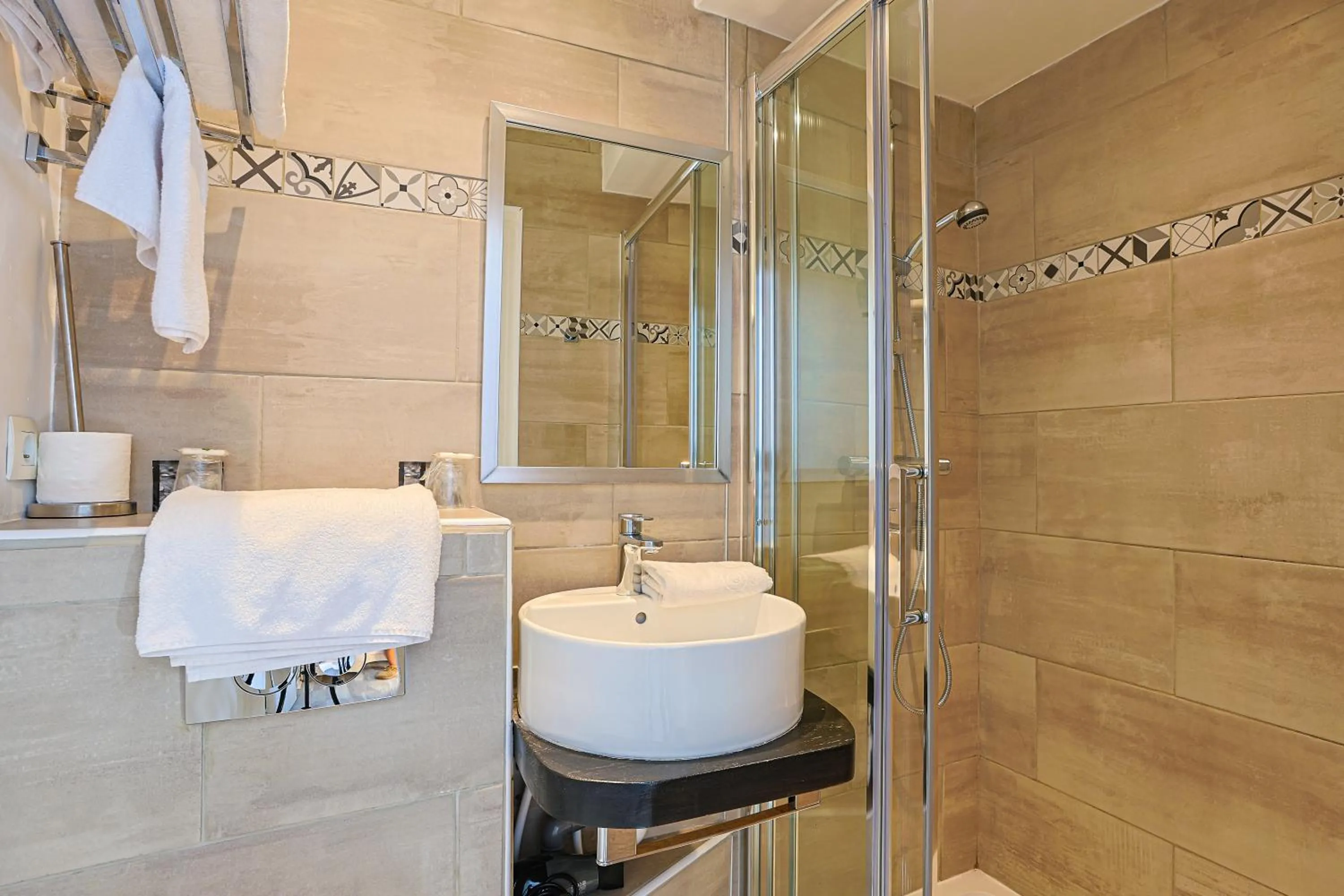 Shower in Hôtel François d'O