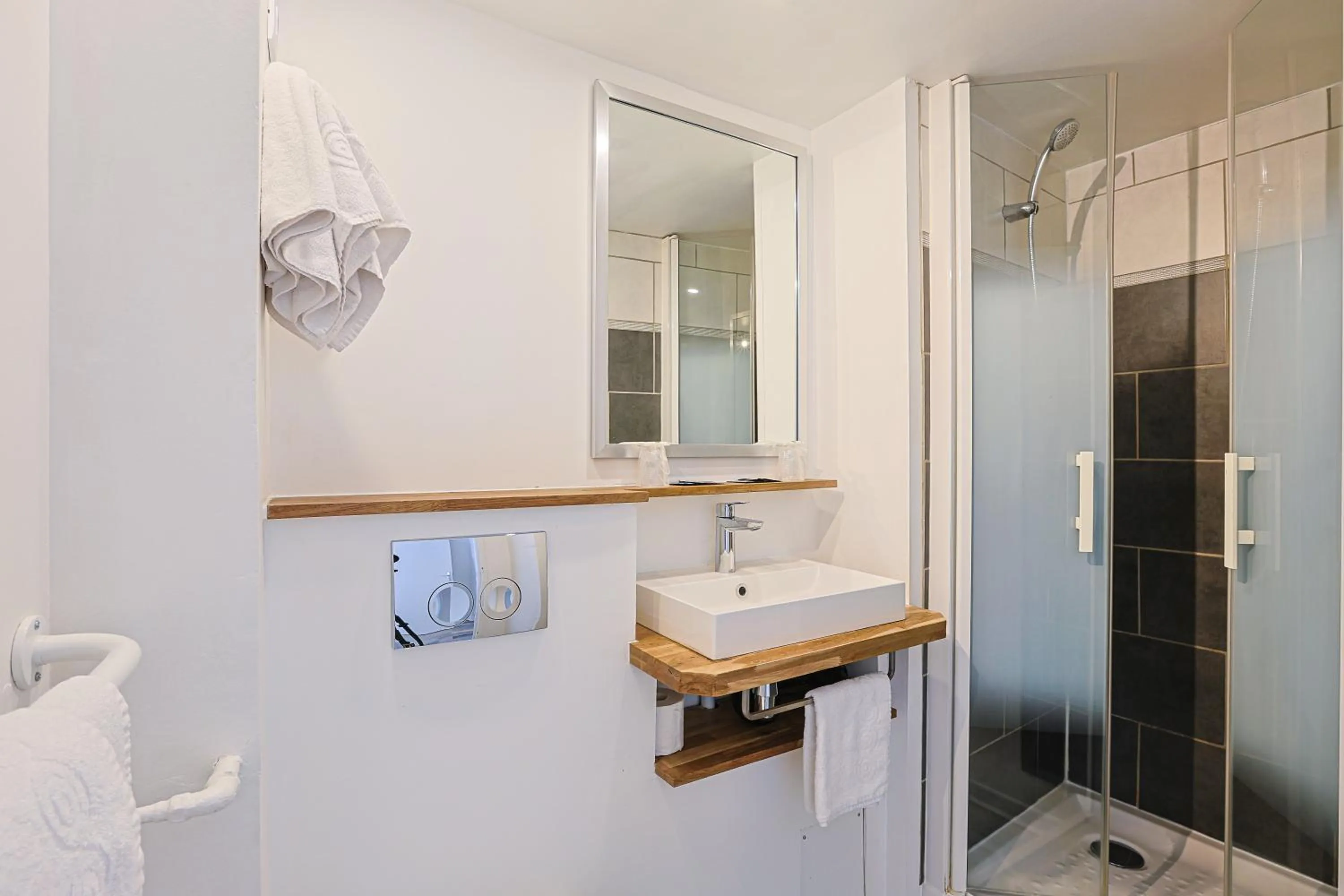 Shower in Hôtel François d'O