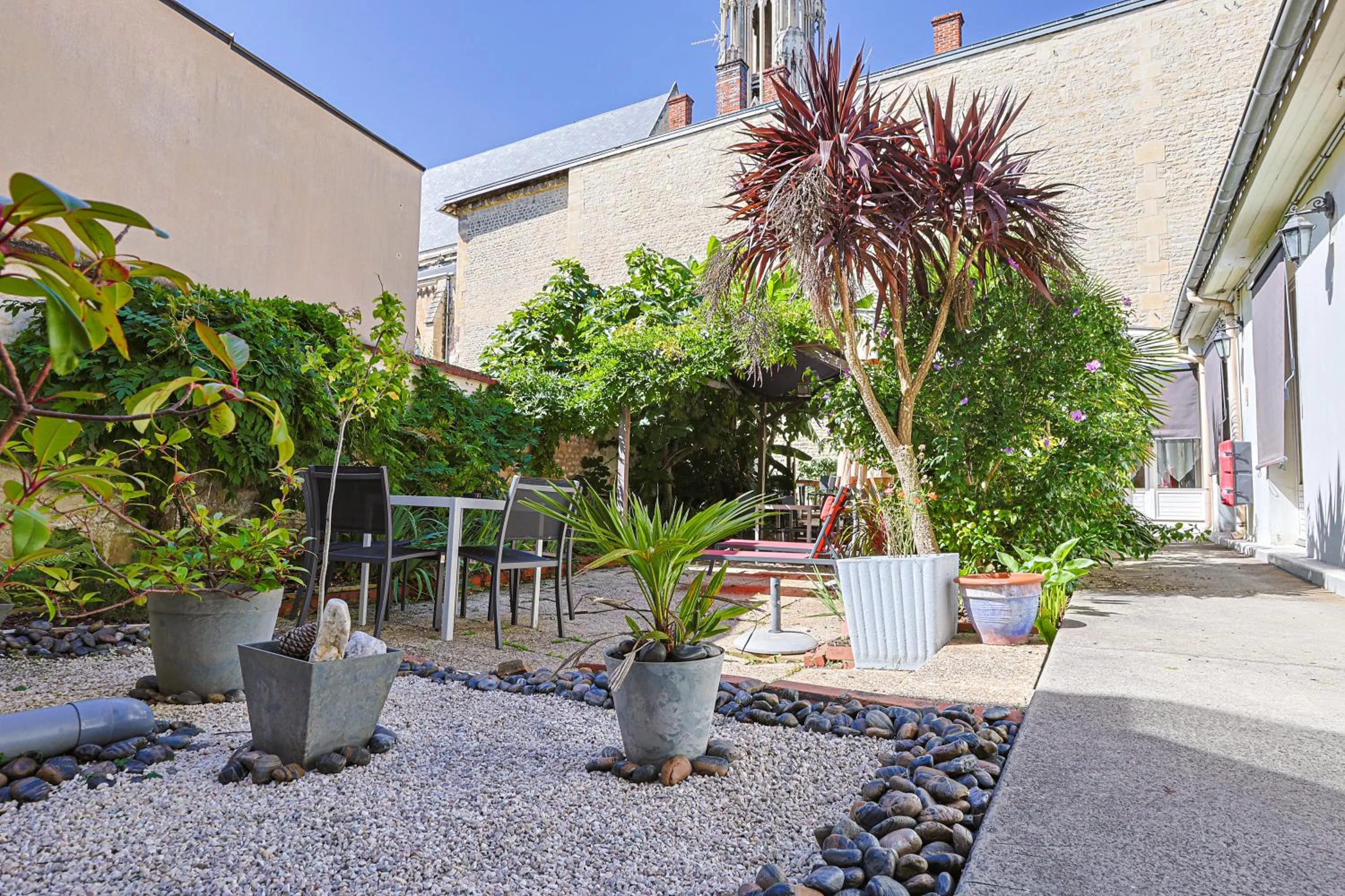 Garden view in Hôtel François d'O