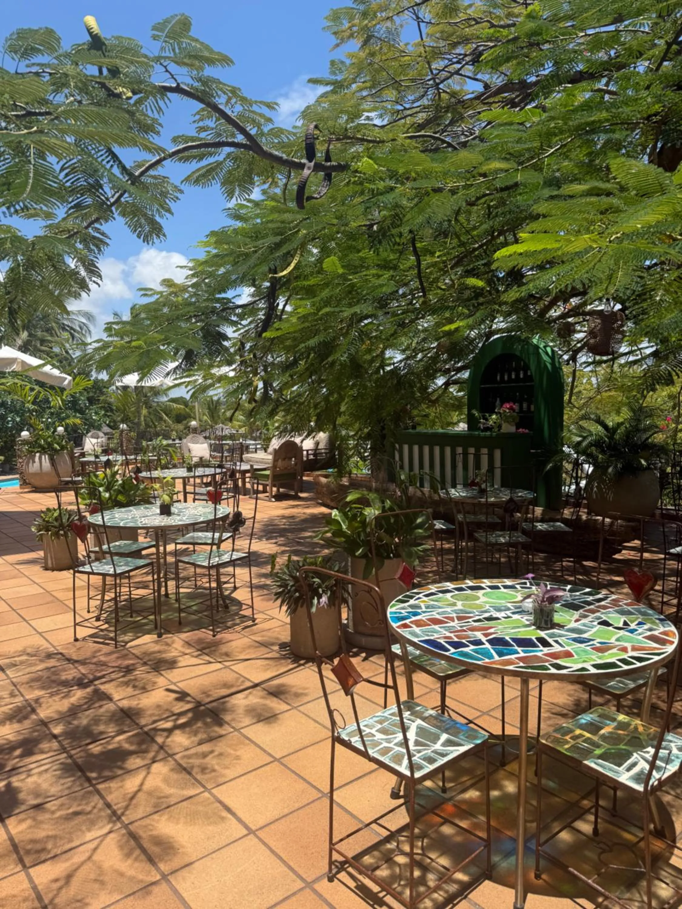 Restaurant/places to eat in Temple Point Resort