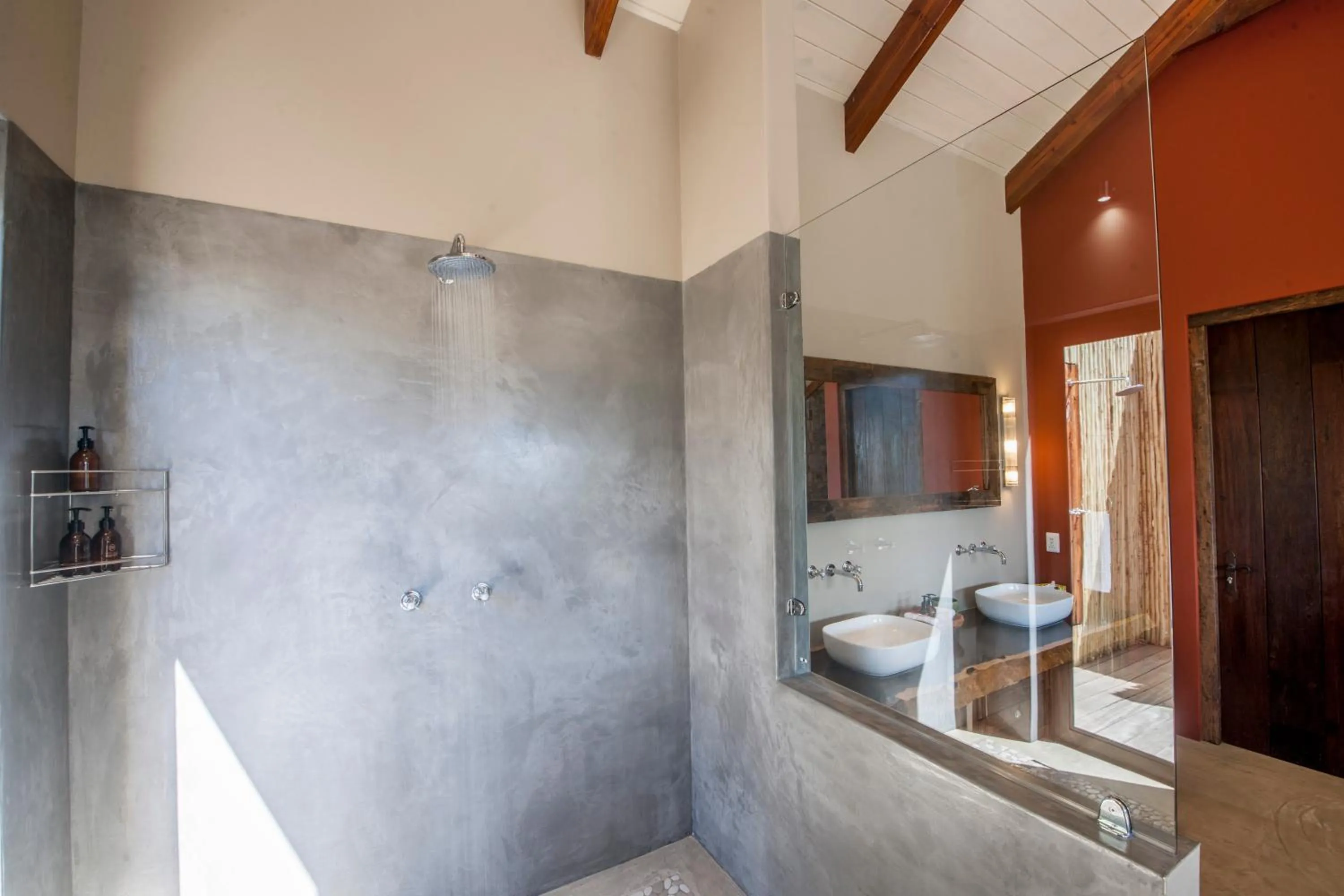 TV/Entertainment Center in Tamodi Lodge