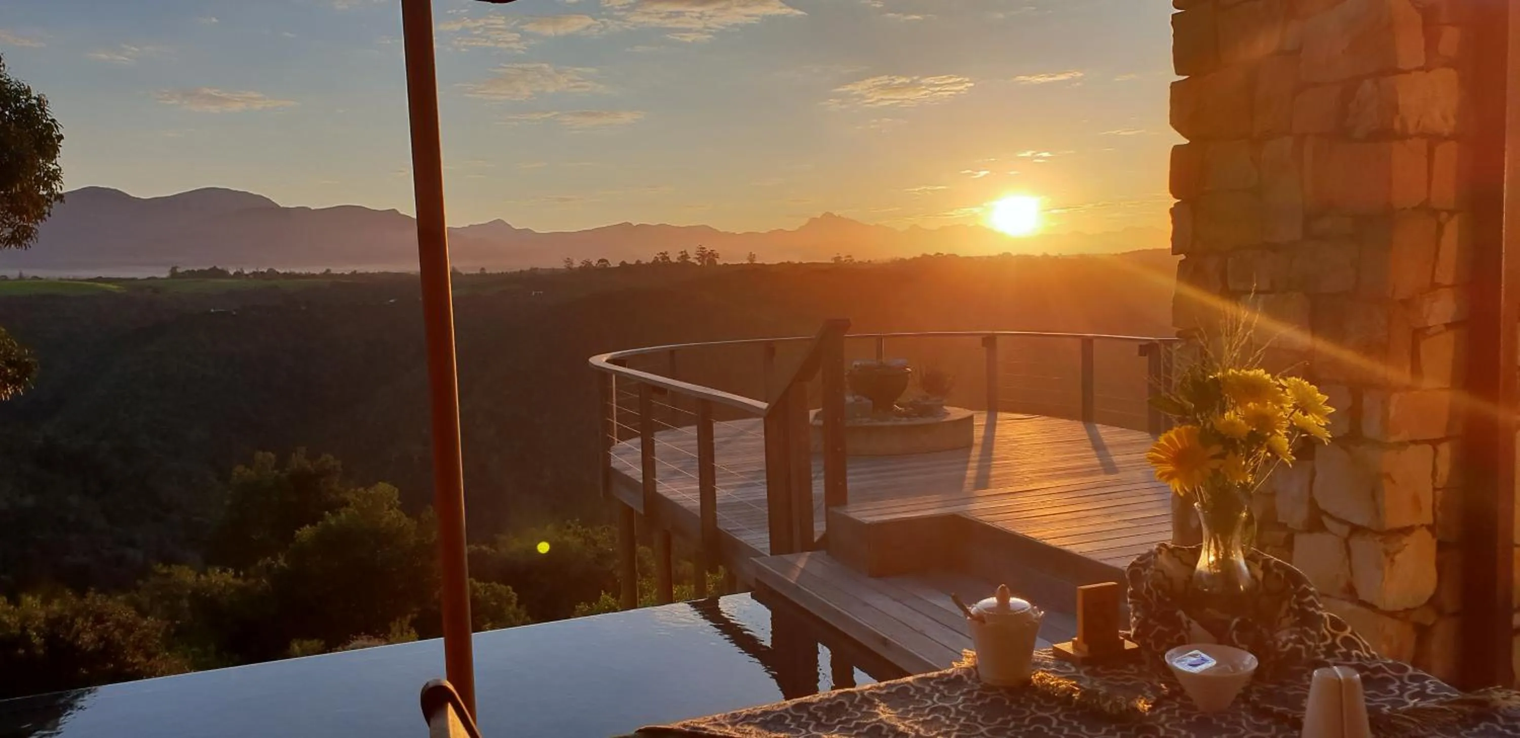 Sunrise/Sunset in Tamodi Lodge