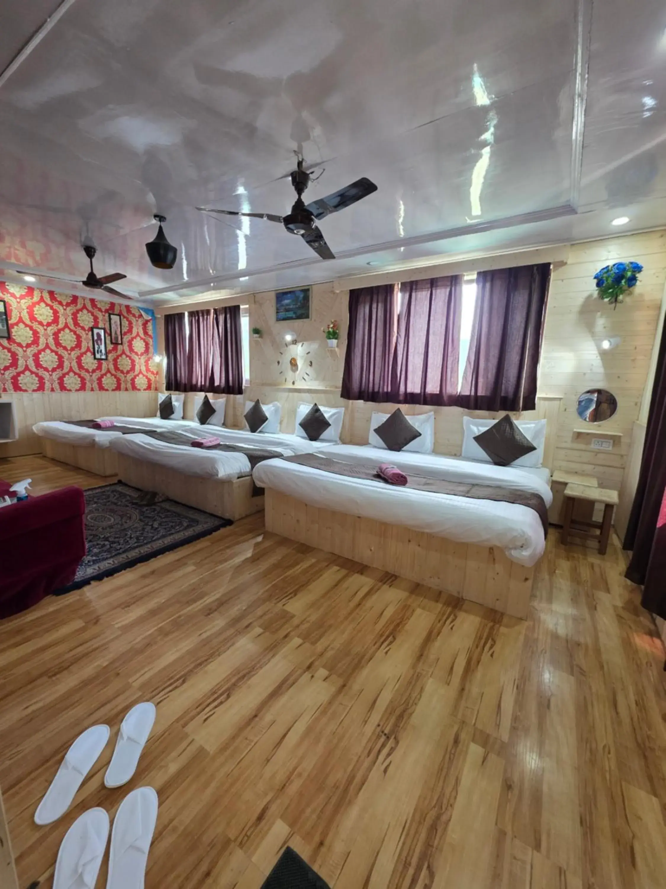 Family Room with Bathroom in Hotel Young Mamta Family Room with Bathroom in Hotel Young Mamta