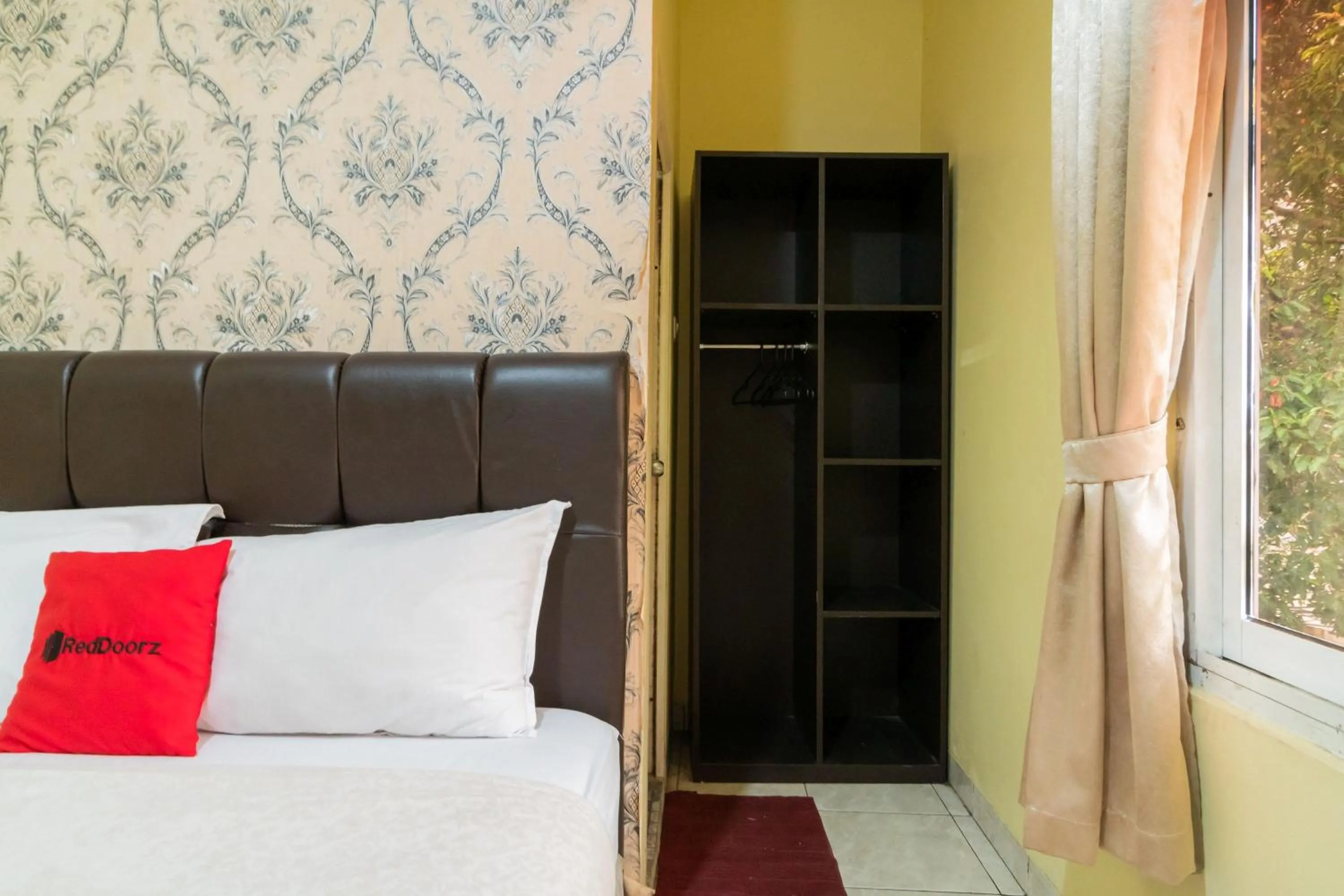 Bedroom, Bed in RedDoorz near Tomang 2