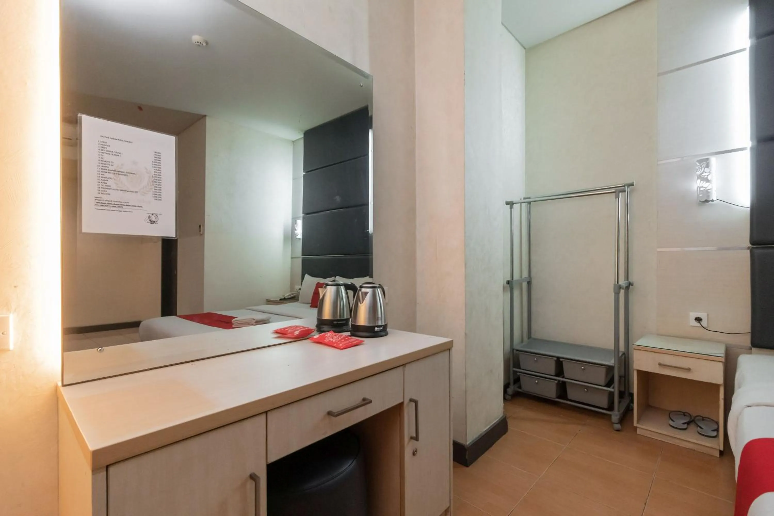 Bedroom, Bed in RedDoorz at Jalan Gunung Sahari