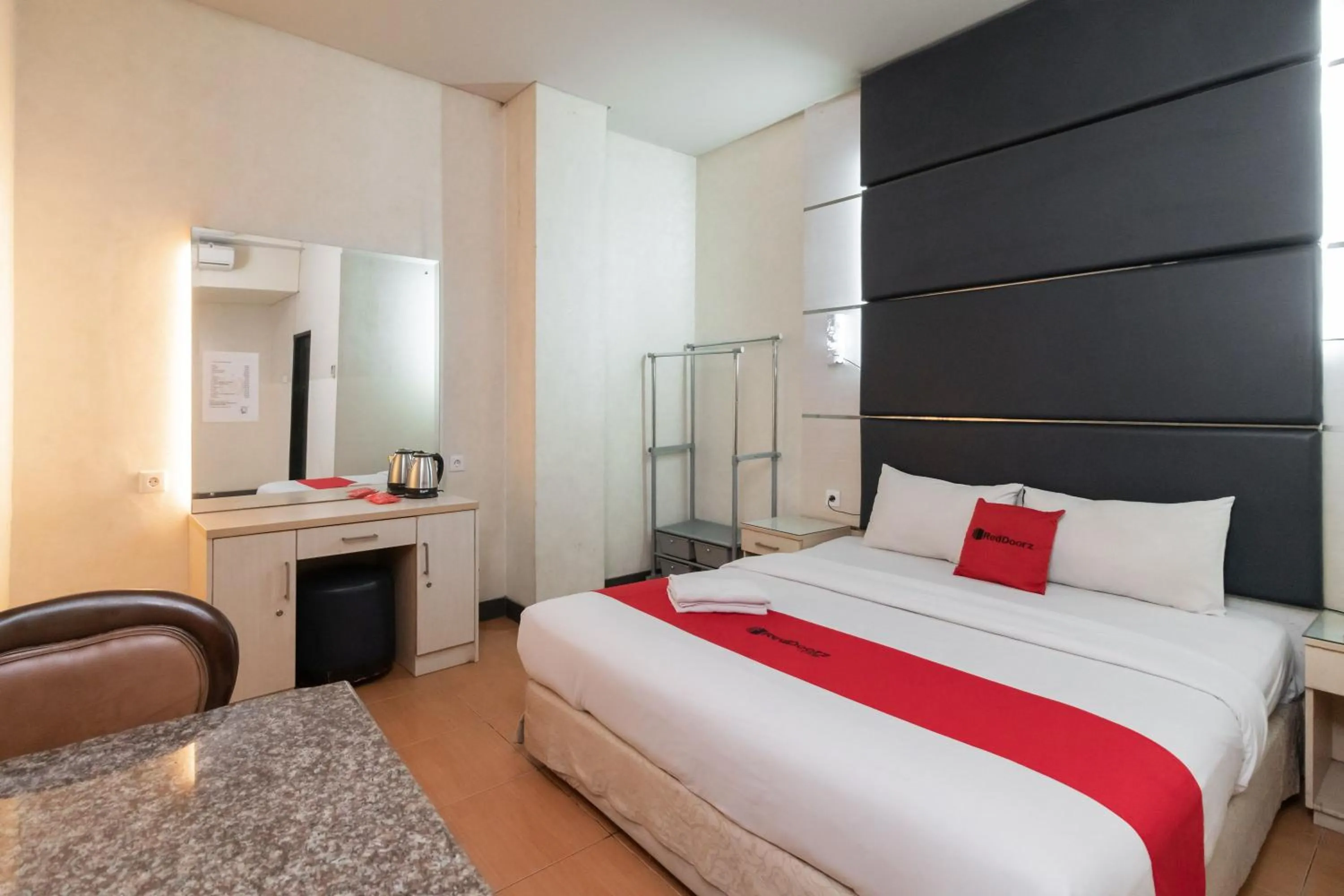 Bedroom, Bed in RedDoorz at Jalan Gunung Sahari