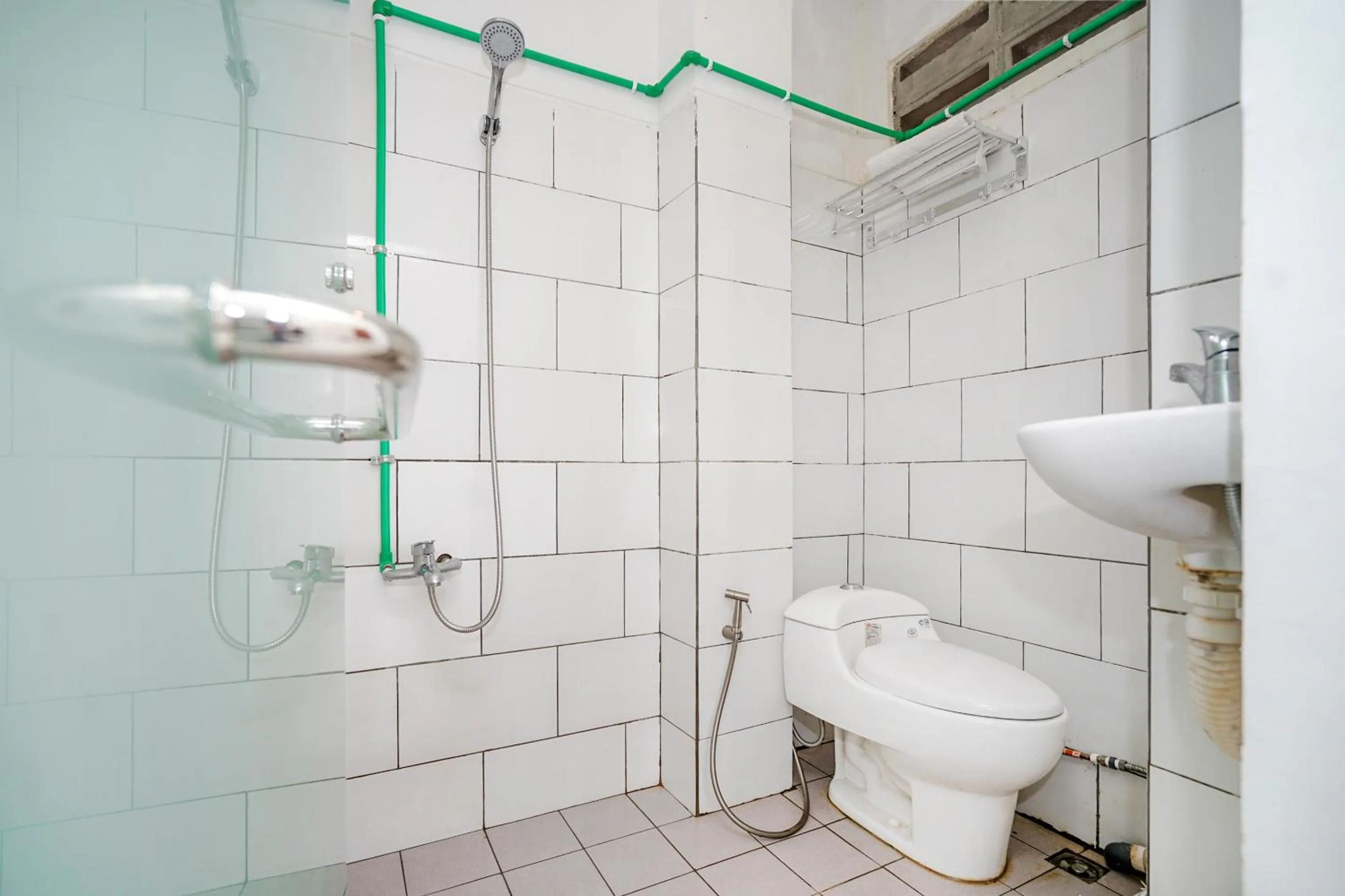 Bathroom in OYO 183 The Pipe House