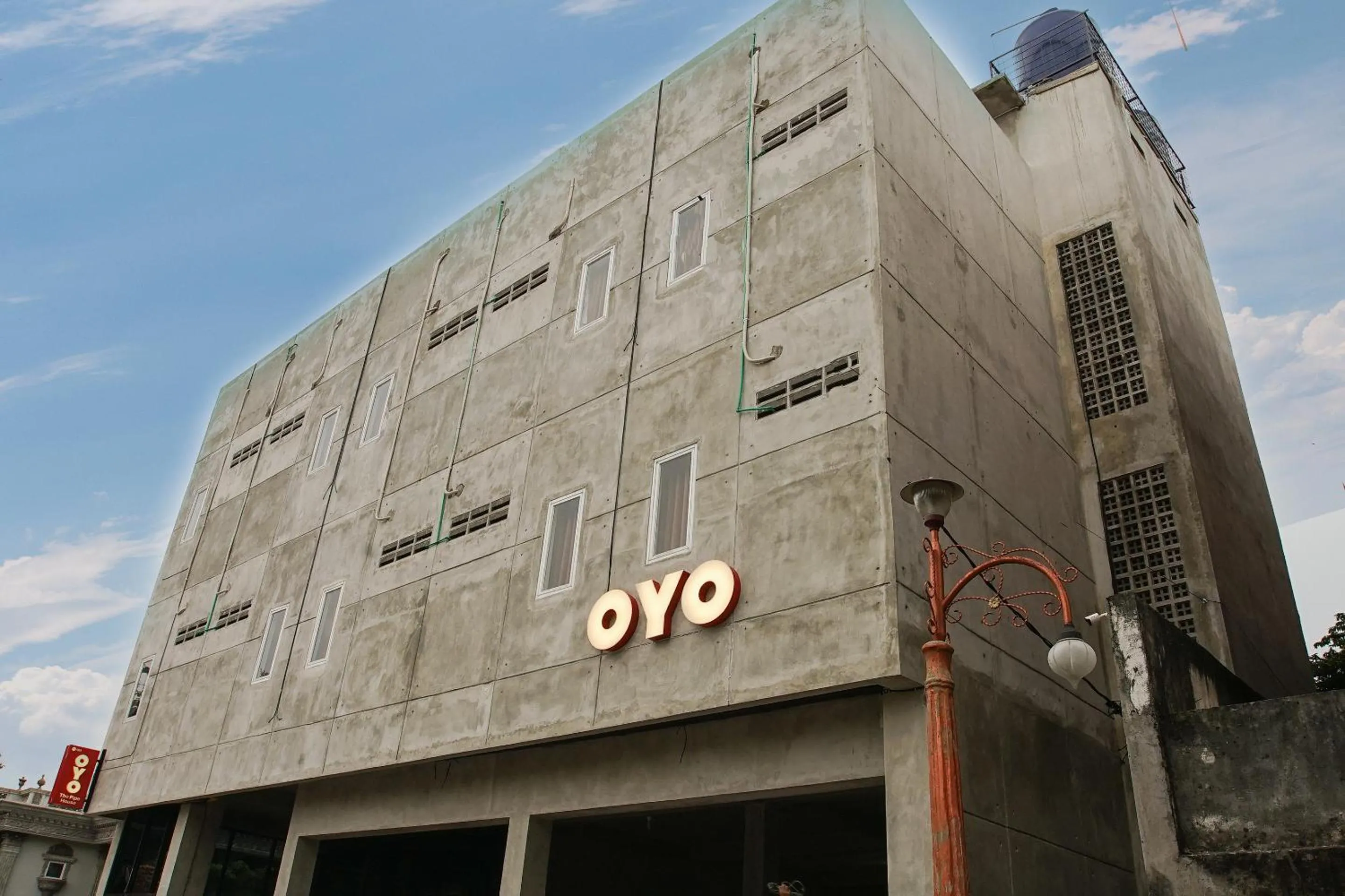 Facade/entrance, Property Building in OYO 183 The Pipe House