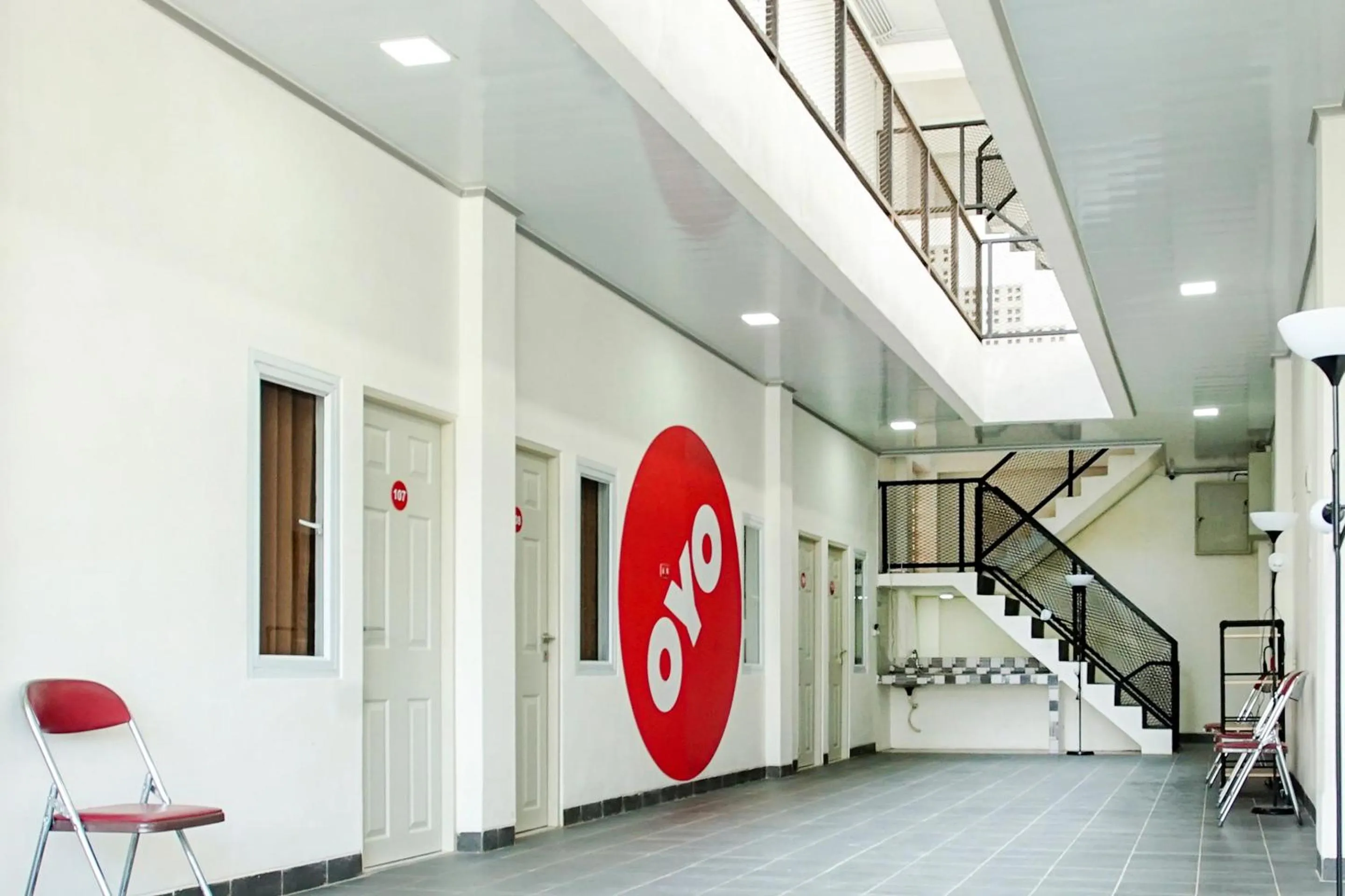 Lobby or reception in OYO 183 The Pipe House