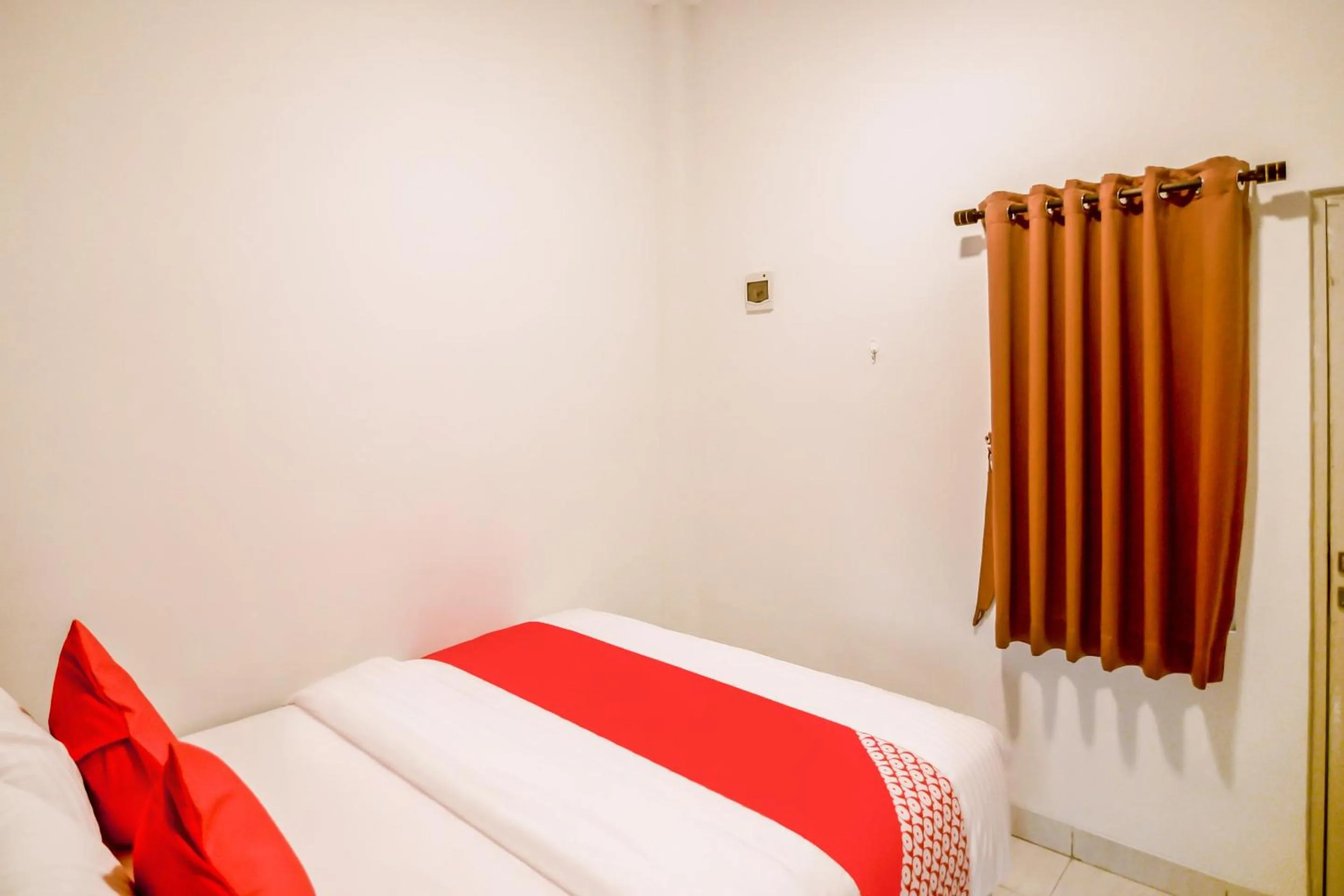 Bedroom in OYO 183 The Pipe House