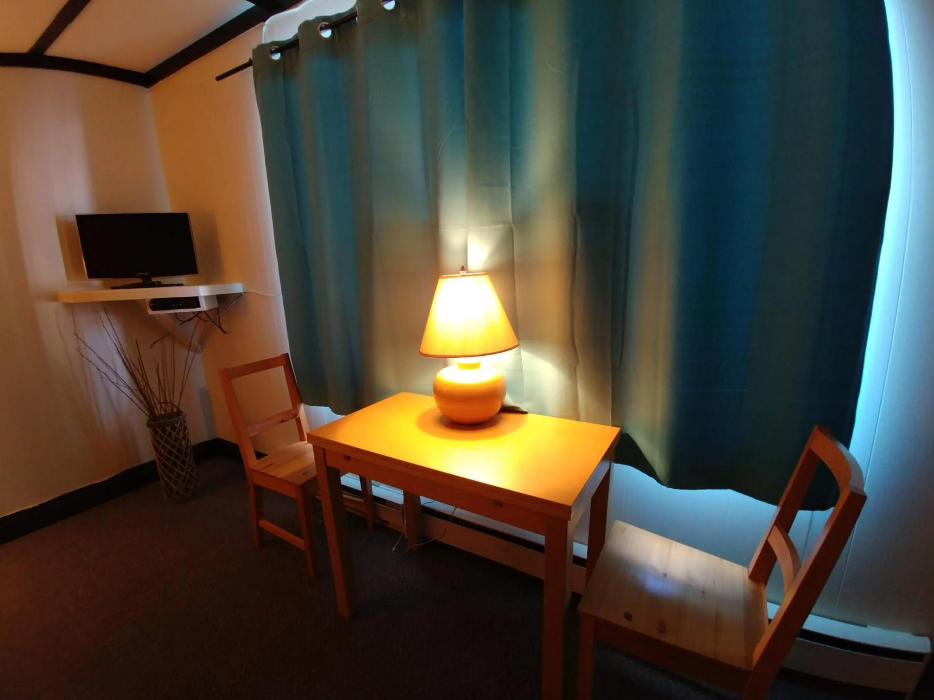 Dwight Riverside Inn