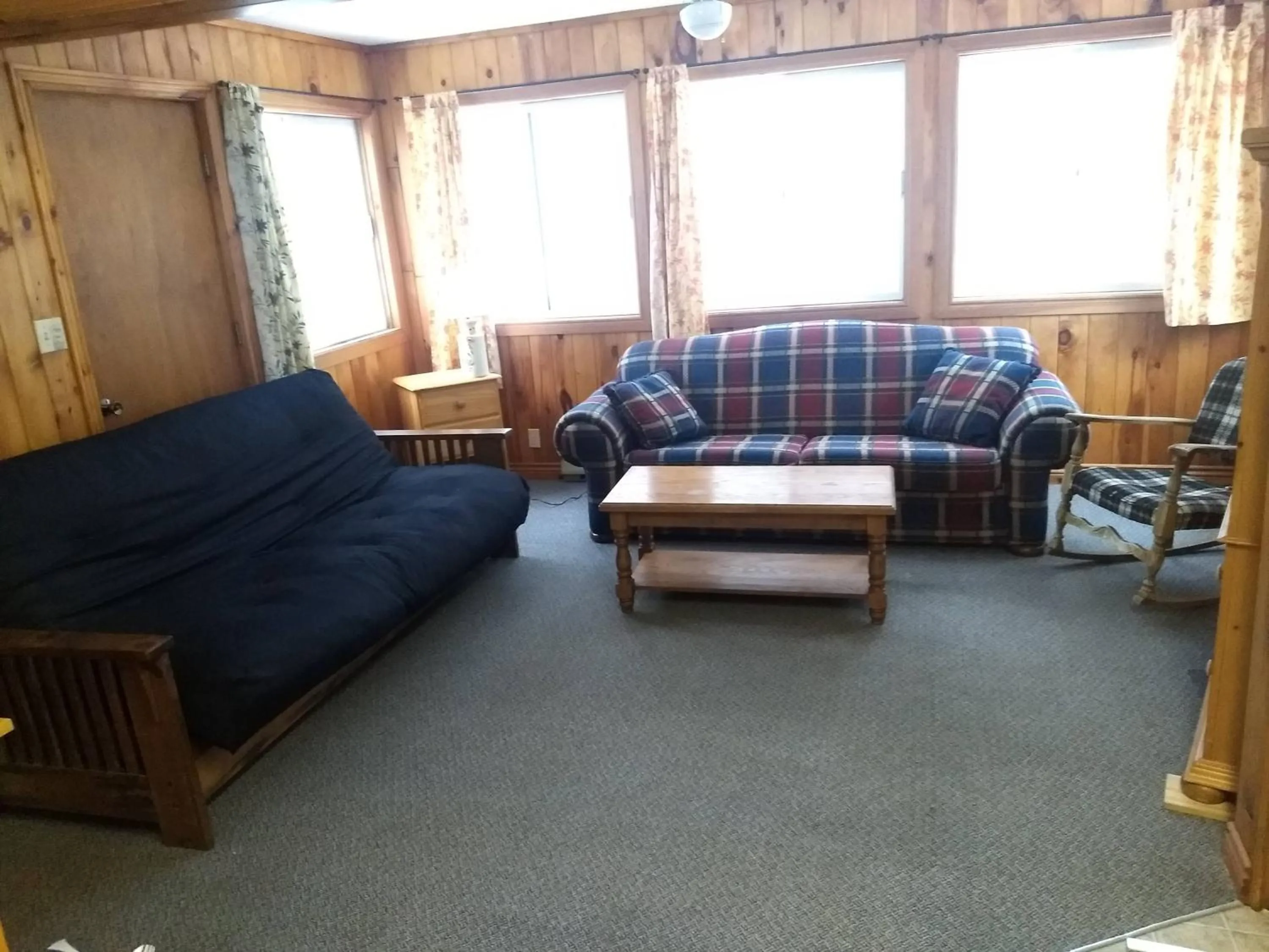 Dwight Riverside Inn